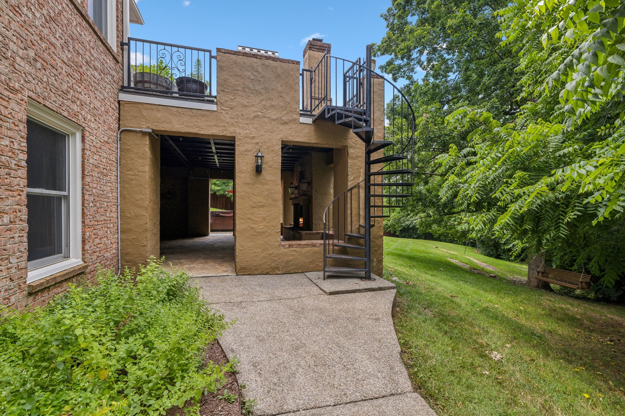 8106 Hilldale Dr
