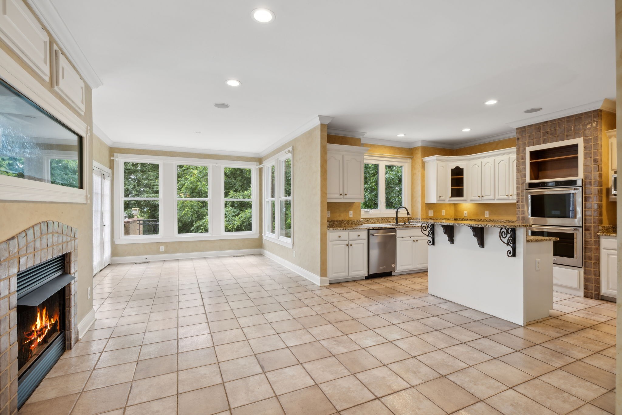 8106 Hilldale Dr
