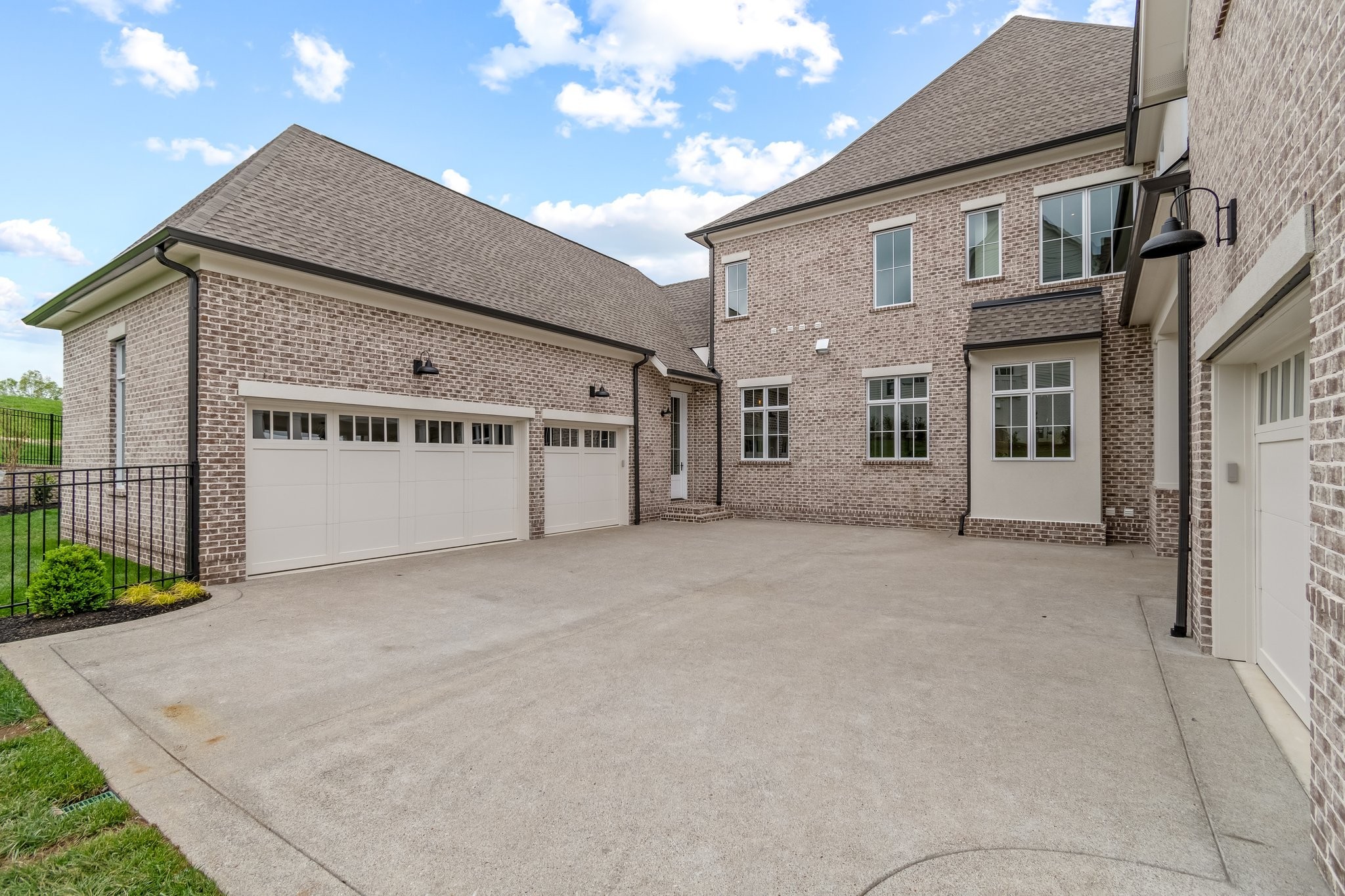 1605 Rosebrooke Dr