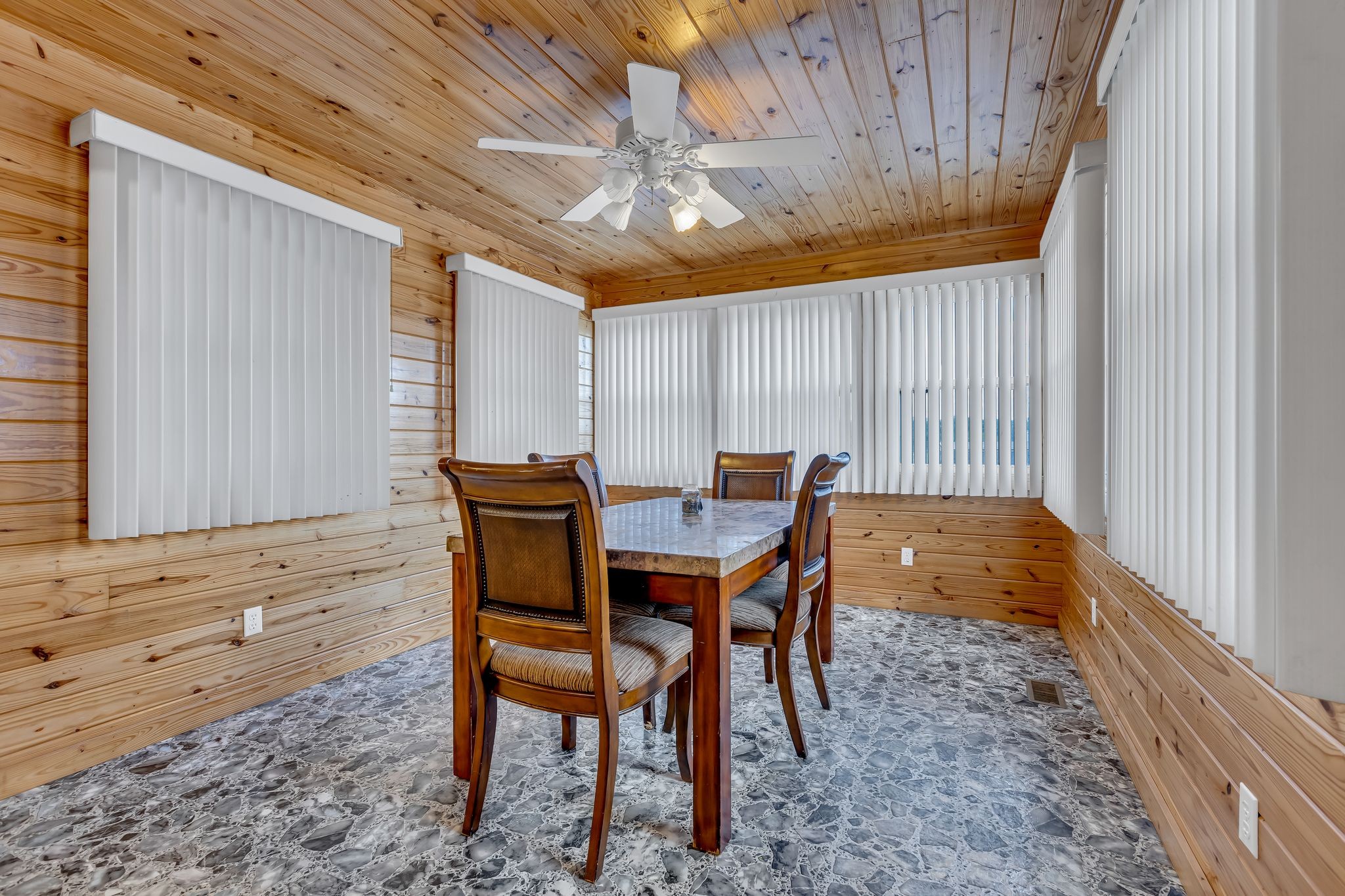 1135 Glenn Hinson Rd