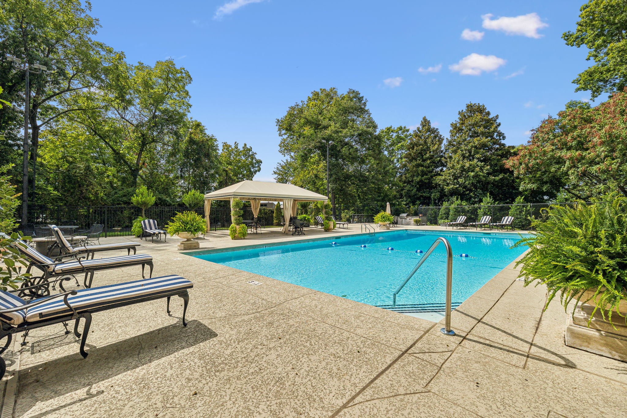 4215 Harding Pike Unit: 305