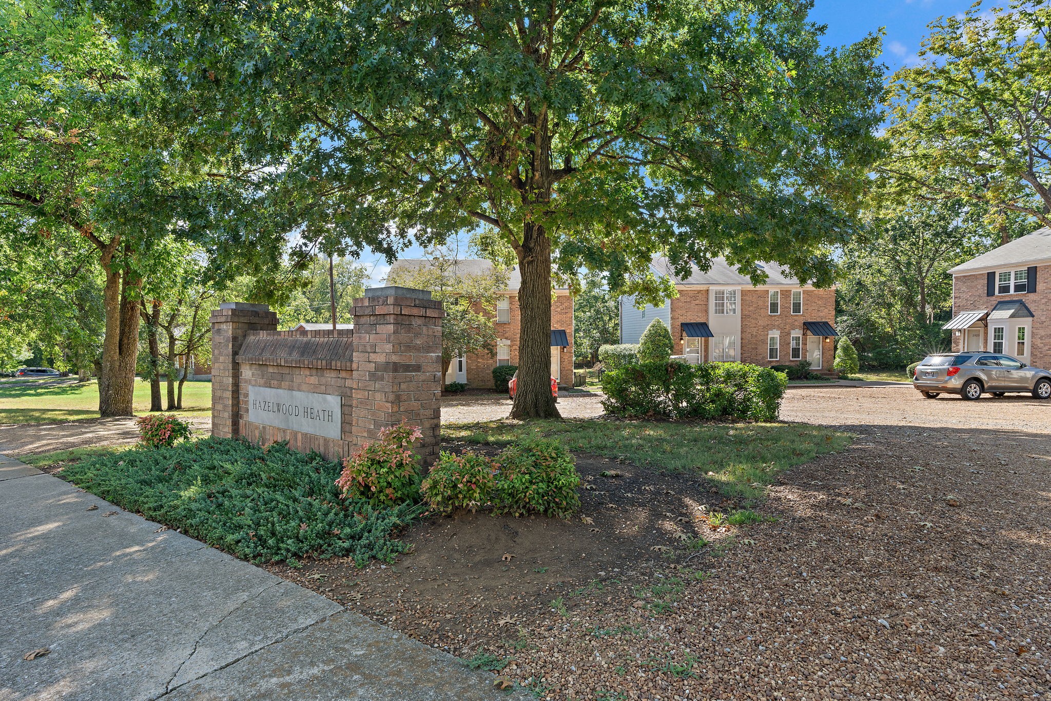 2815 Hazelwood Dr