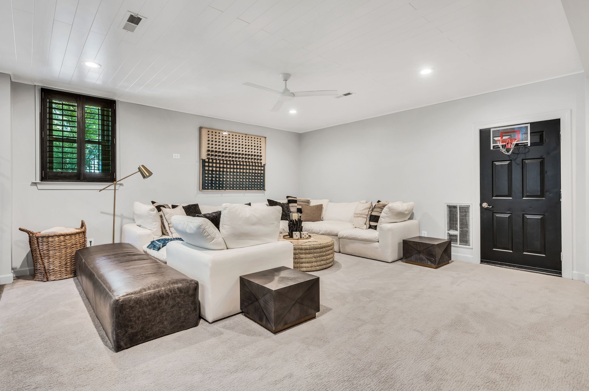 1053 Wilshire Way