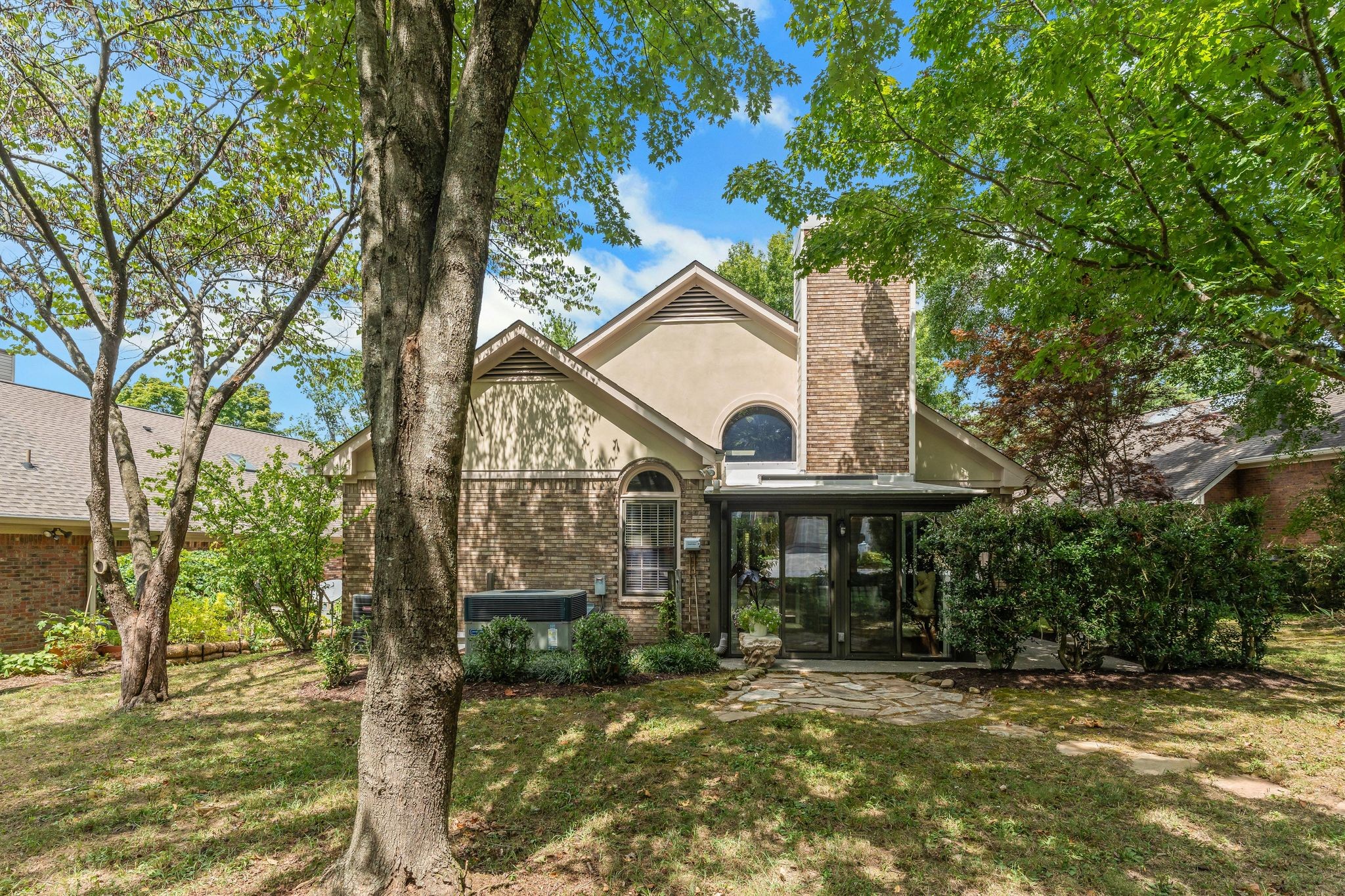 5506 Hearthstone Ln