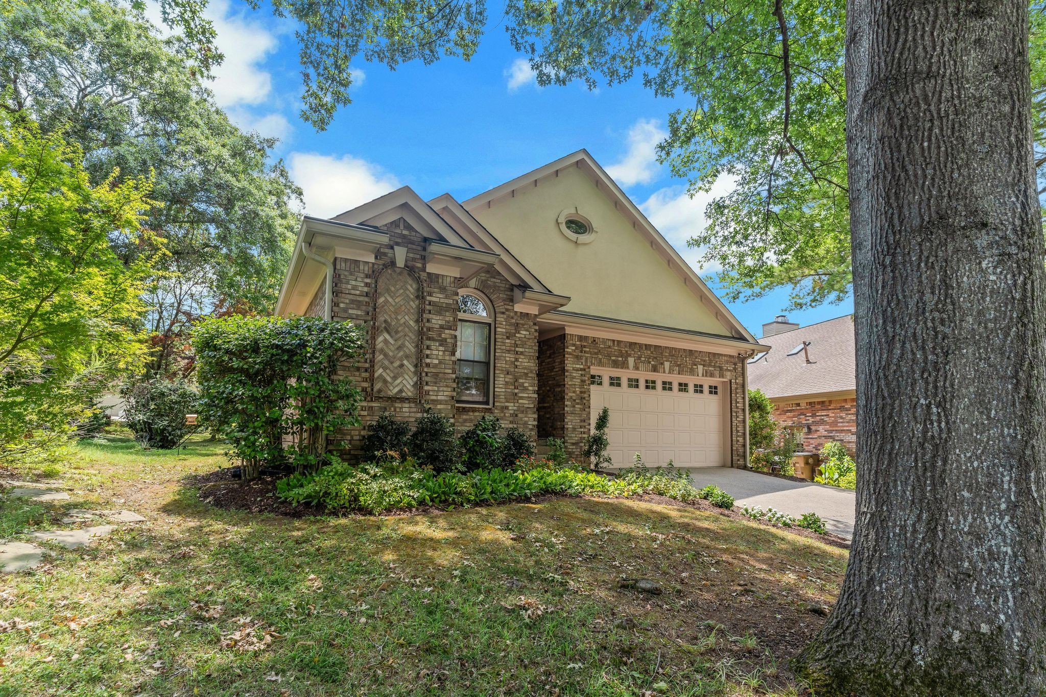 5506 Hearthstone Ln