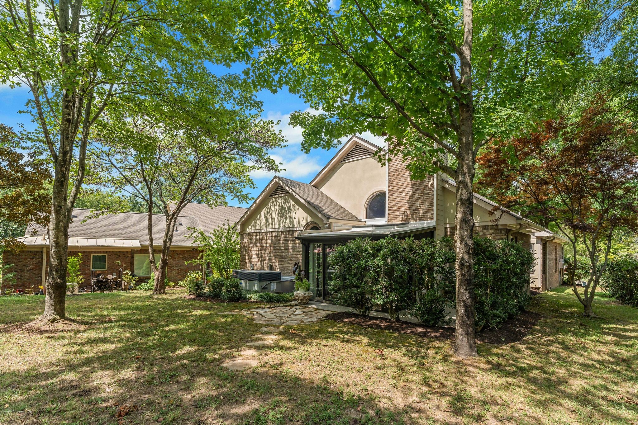 5506 Hearthstone Ln
