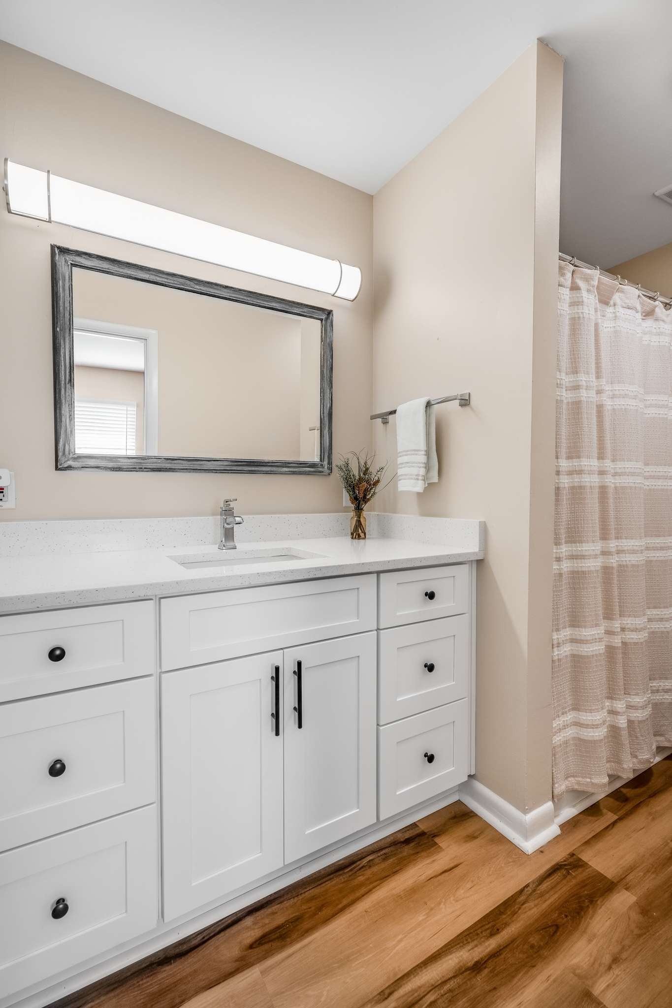 2097 Graybar Ln Unit: D2