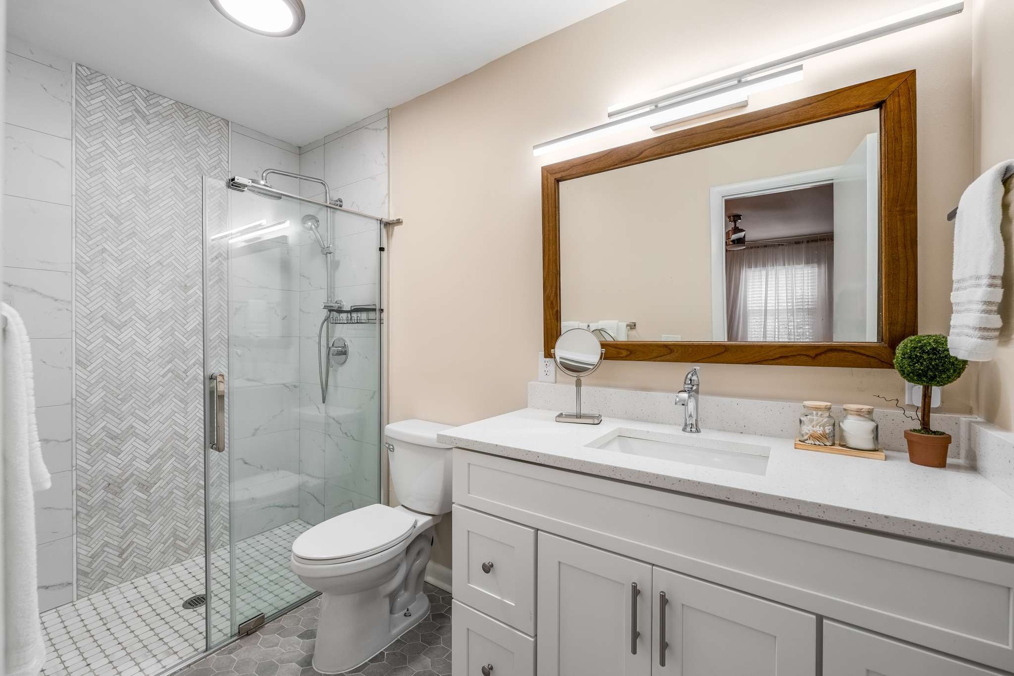 2097 Graybar Ln Unit: D2