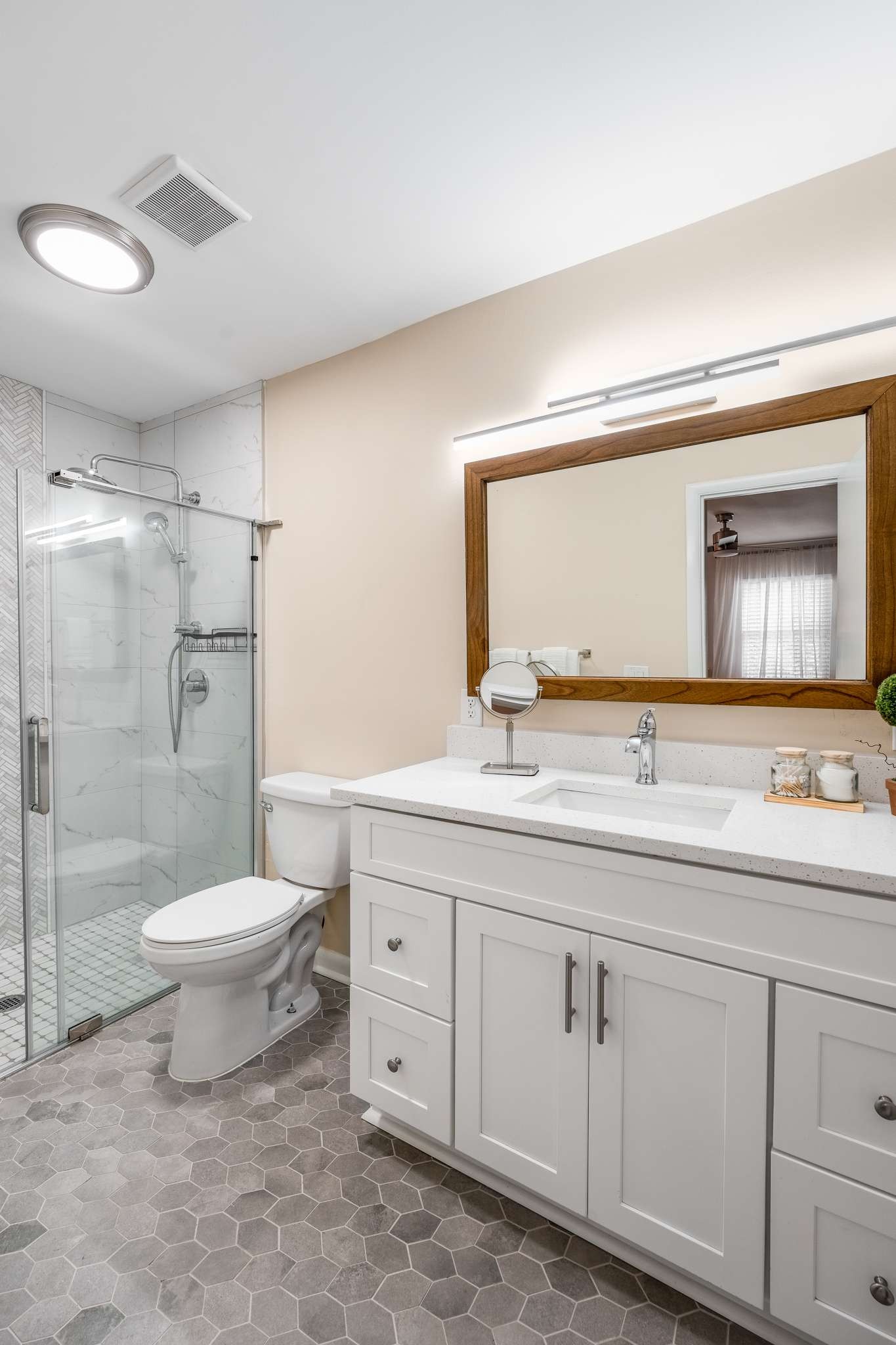 2097 Graybar Ln Unit: D2