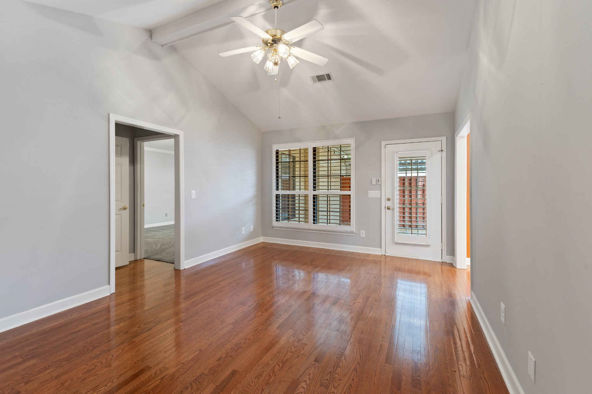 8023 Sunrise Cir