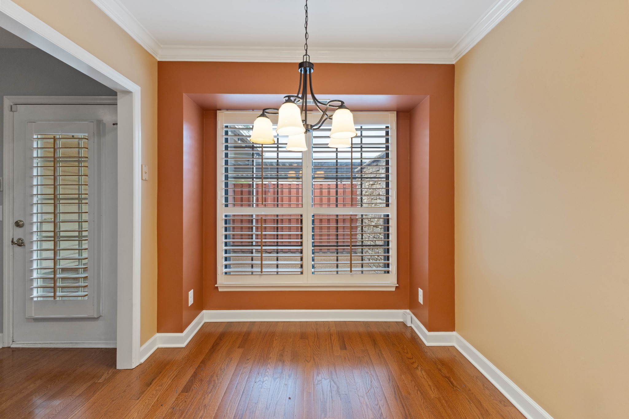 8023 Sunrise Cir