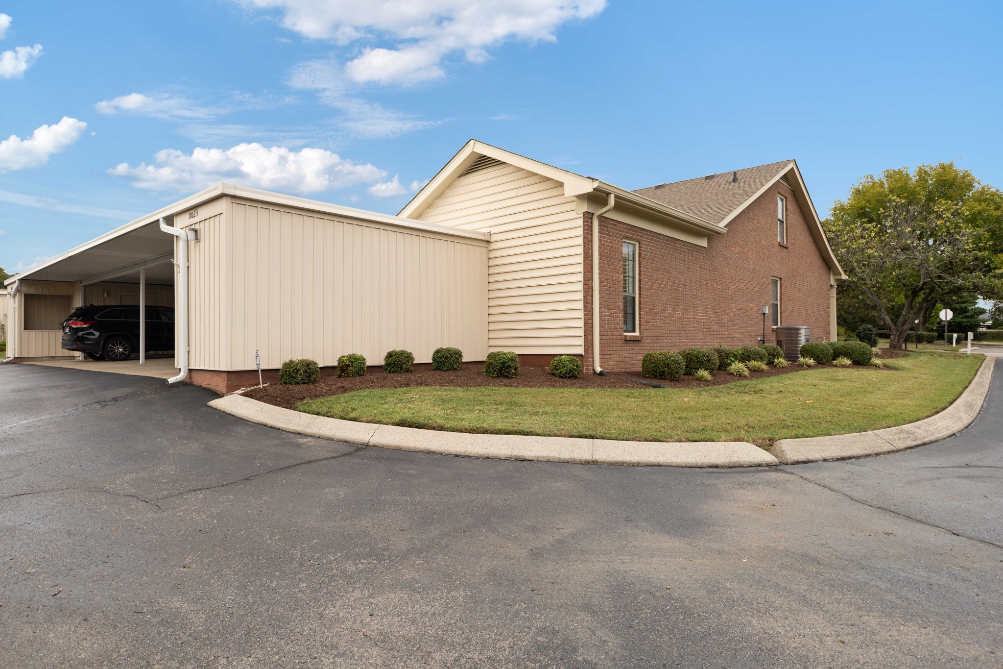 8023 Sunrise Cir