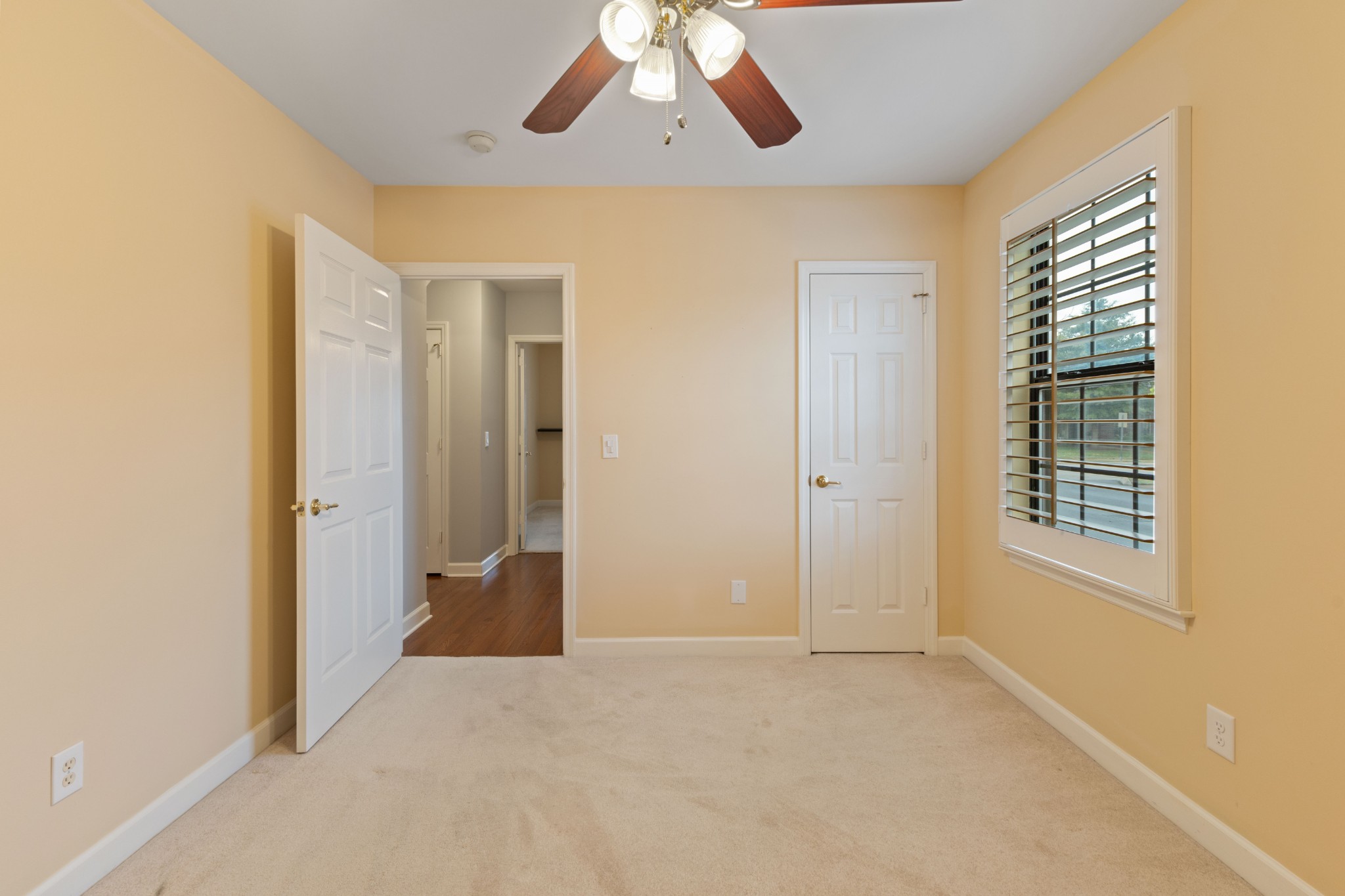 8023 Sunrise Cir