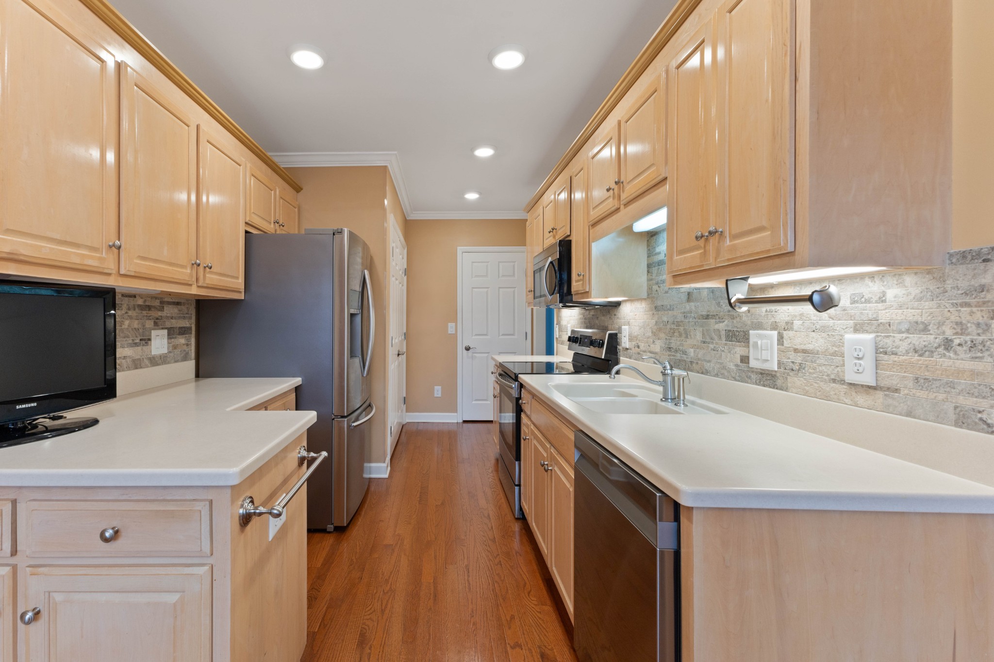 8023 Sunrise Cir