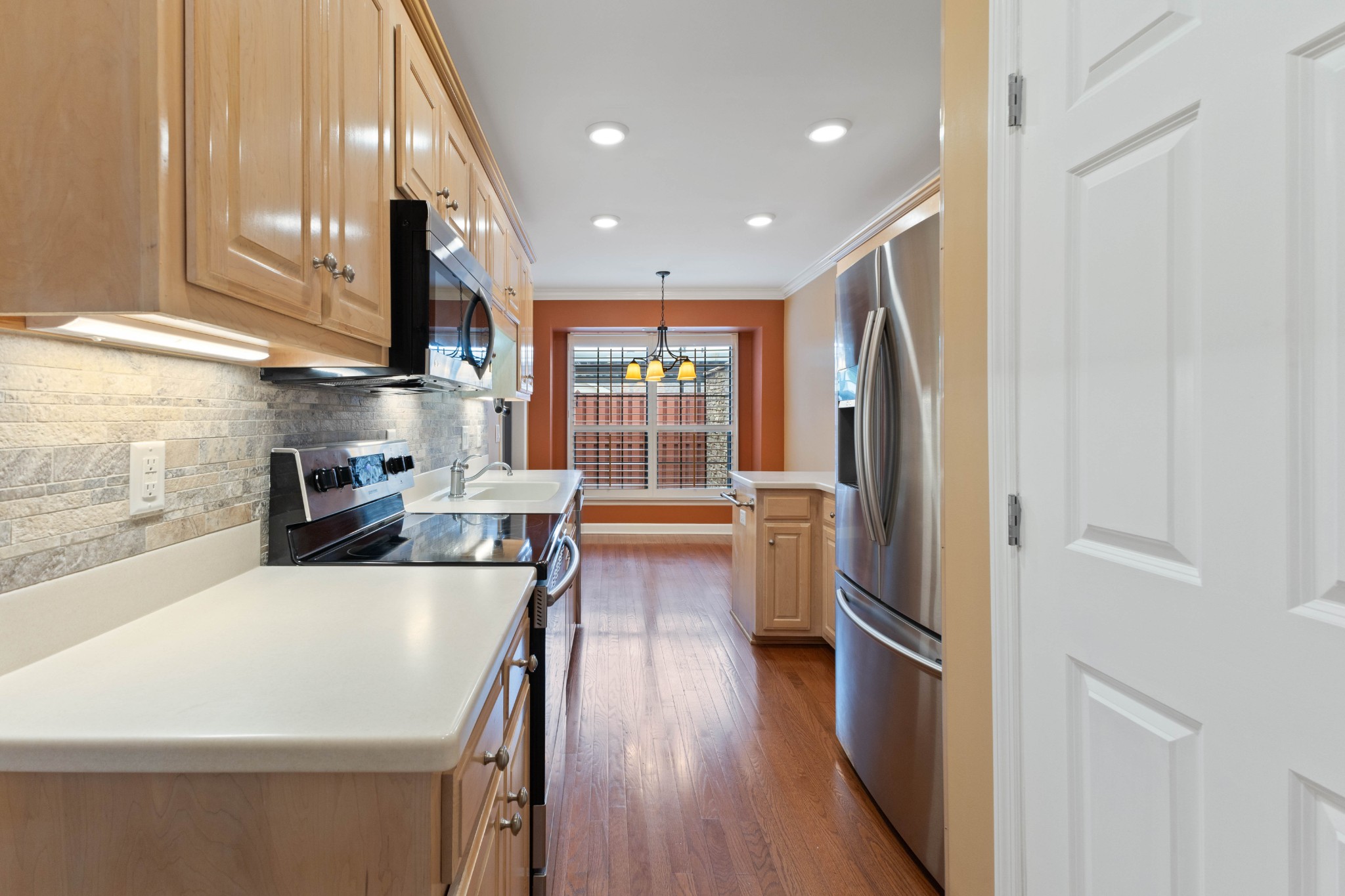 8023 Sunrise Cir