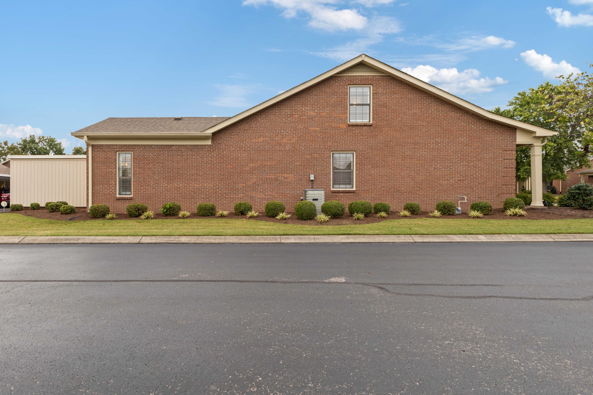 8023 Sunrise Cir