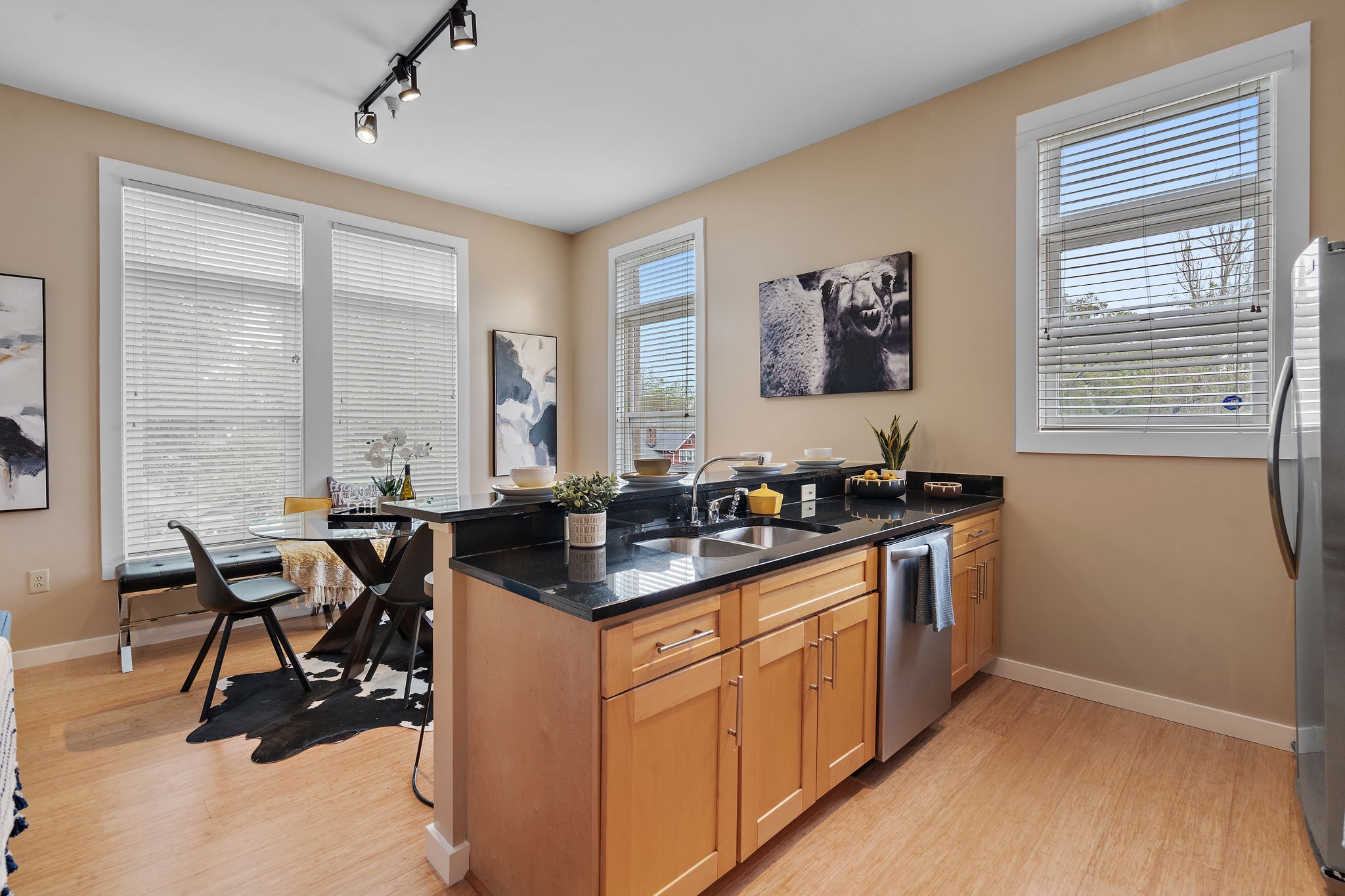 1706 18th Ave, S Unit: 301