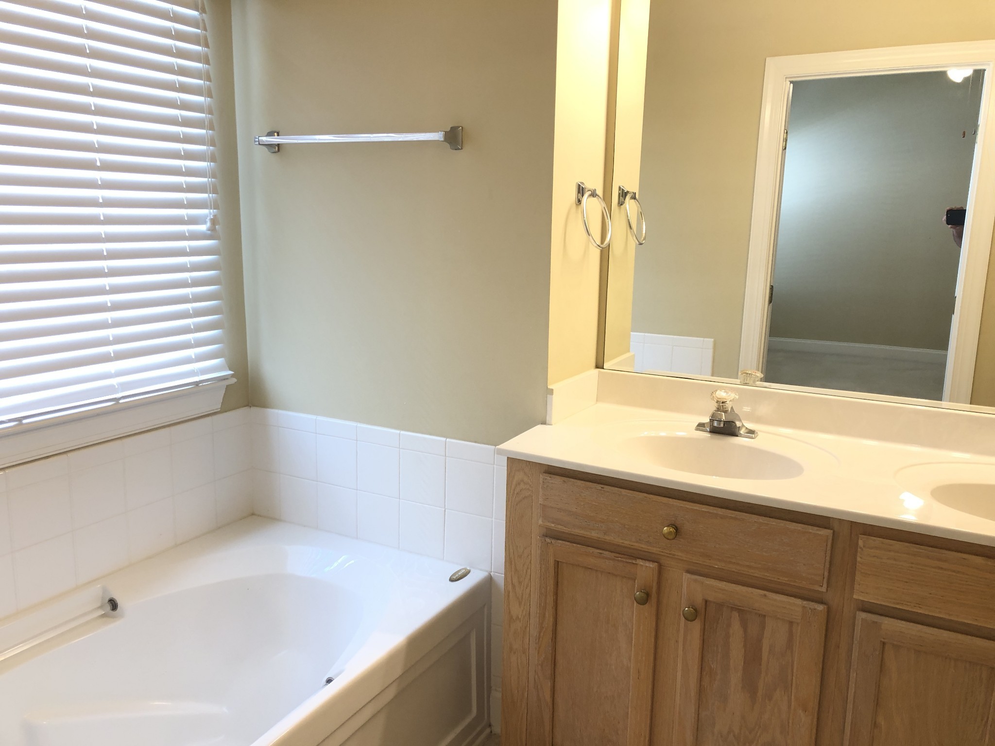 1608 Longmont Ct