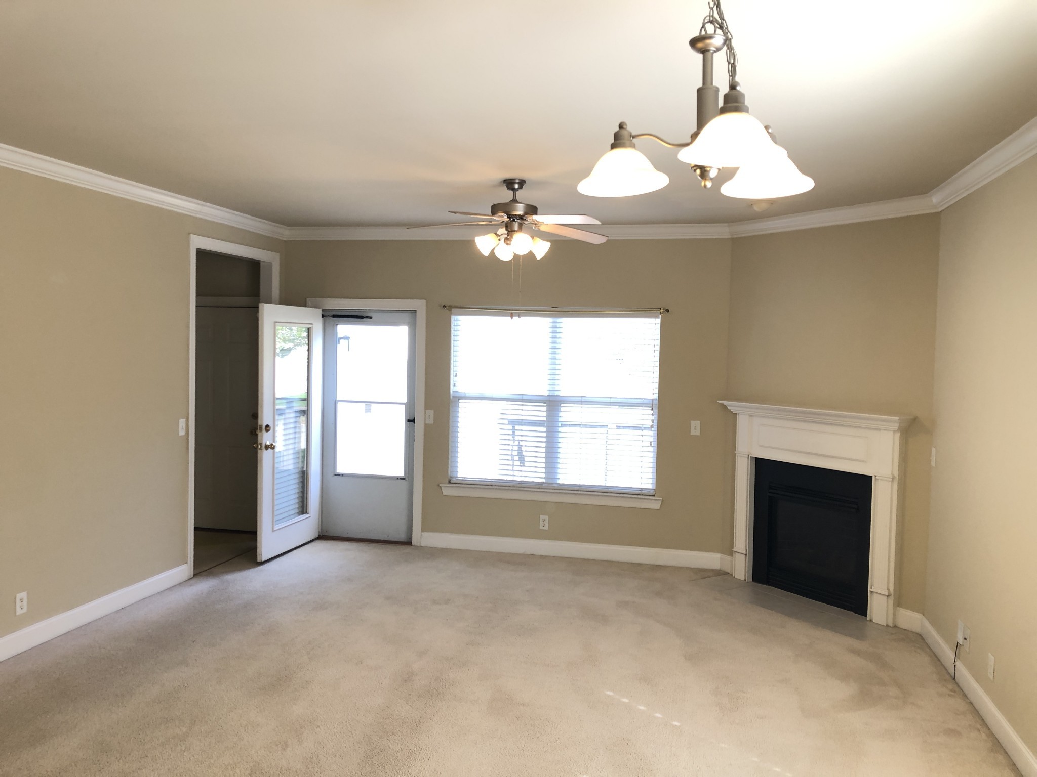 1608 Longmont Ct