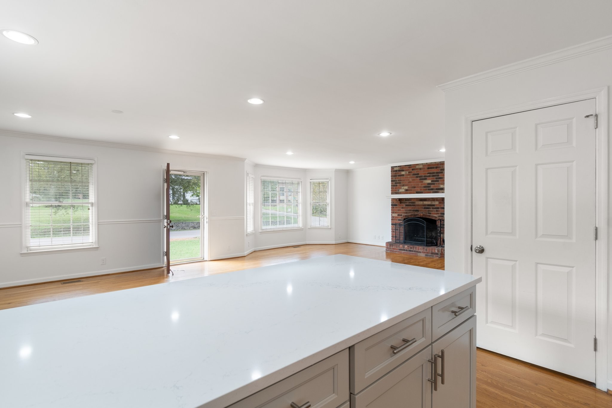 1406 Grandview Dr