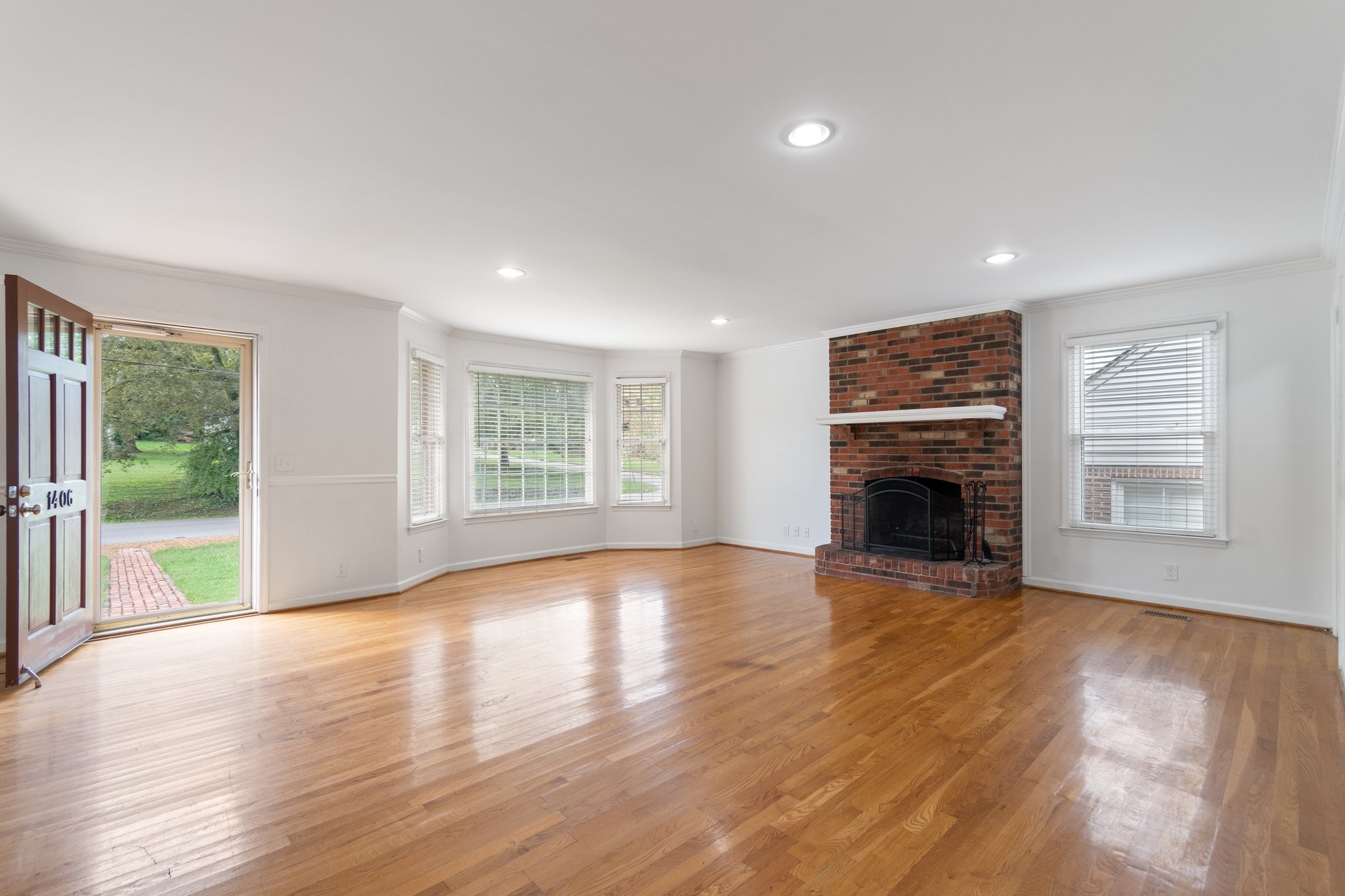 1406 Grandview Dr