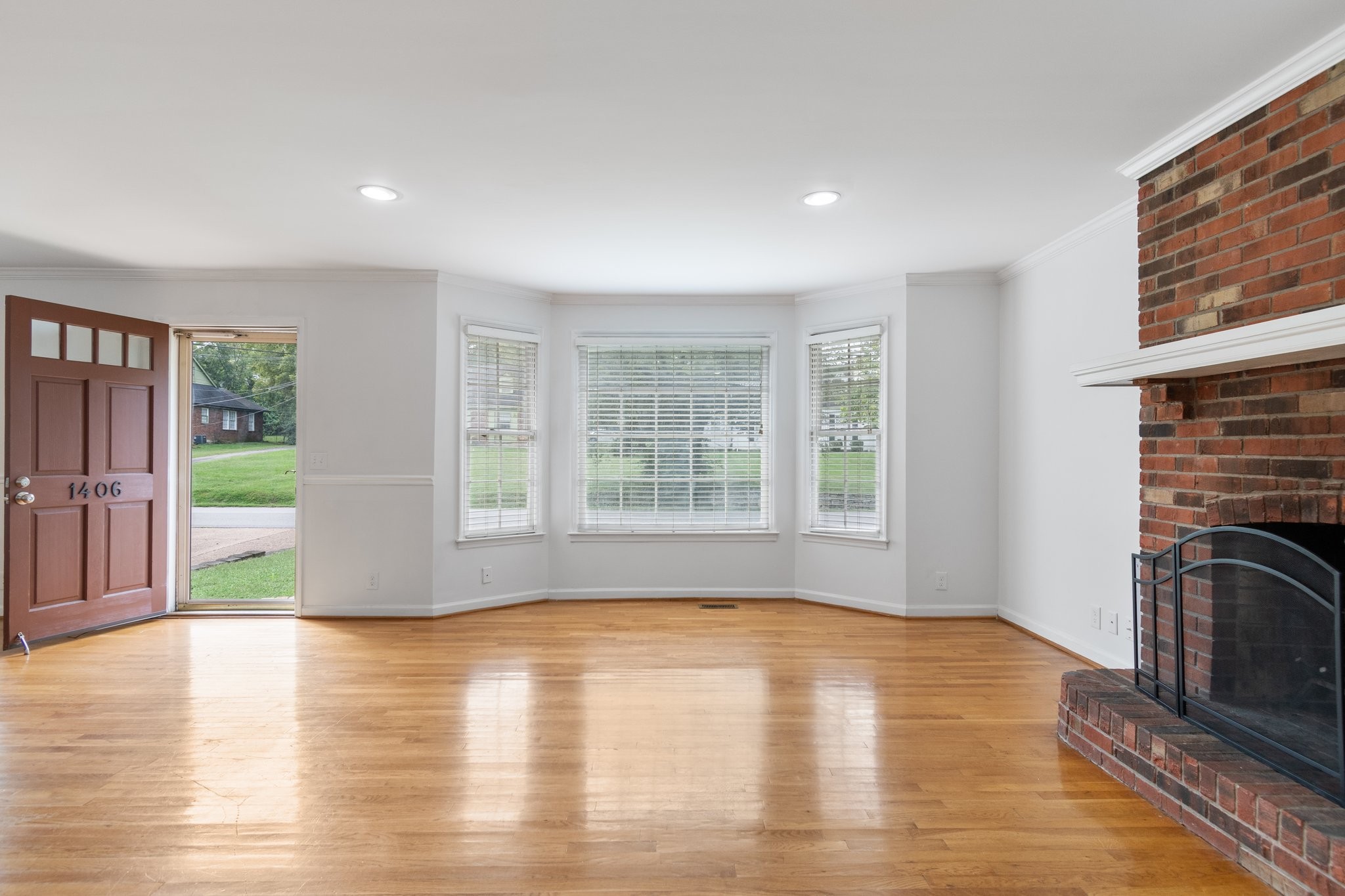 1406 Grandview Dr