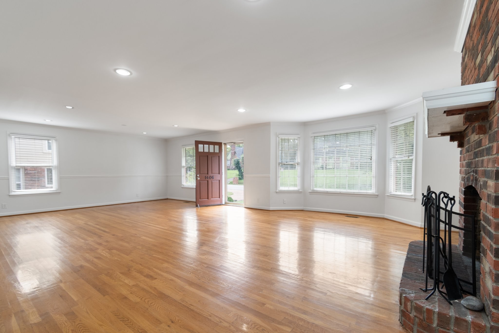 1406 Grandview Dr