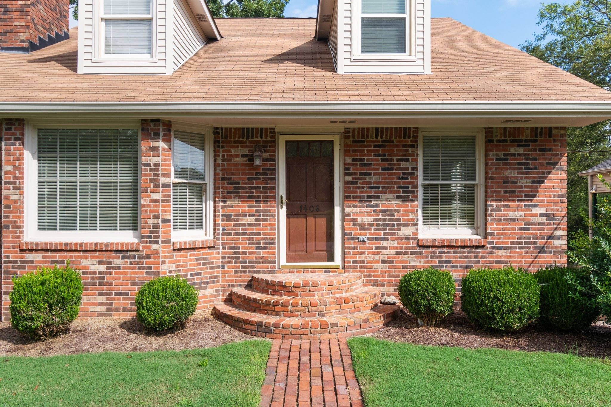 1406 Grandview Dr