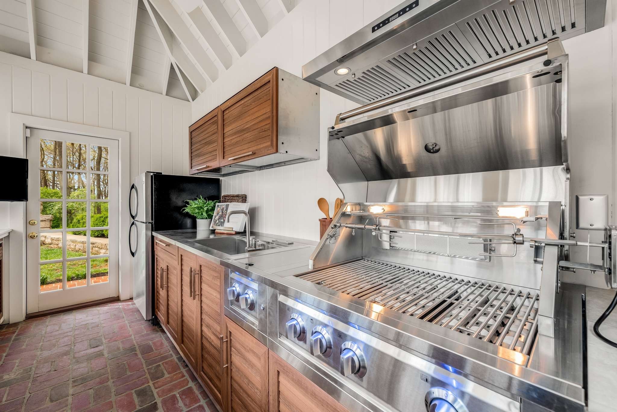4412 Chickering Lane