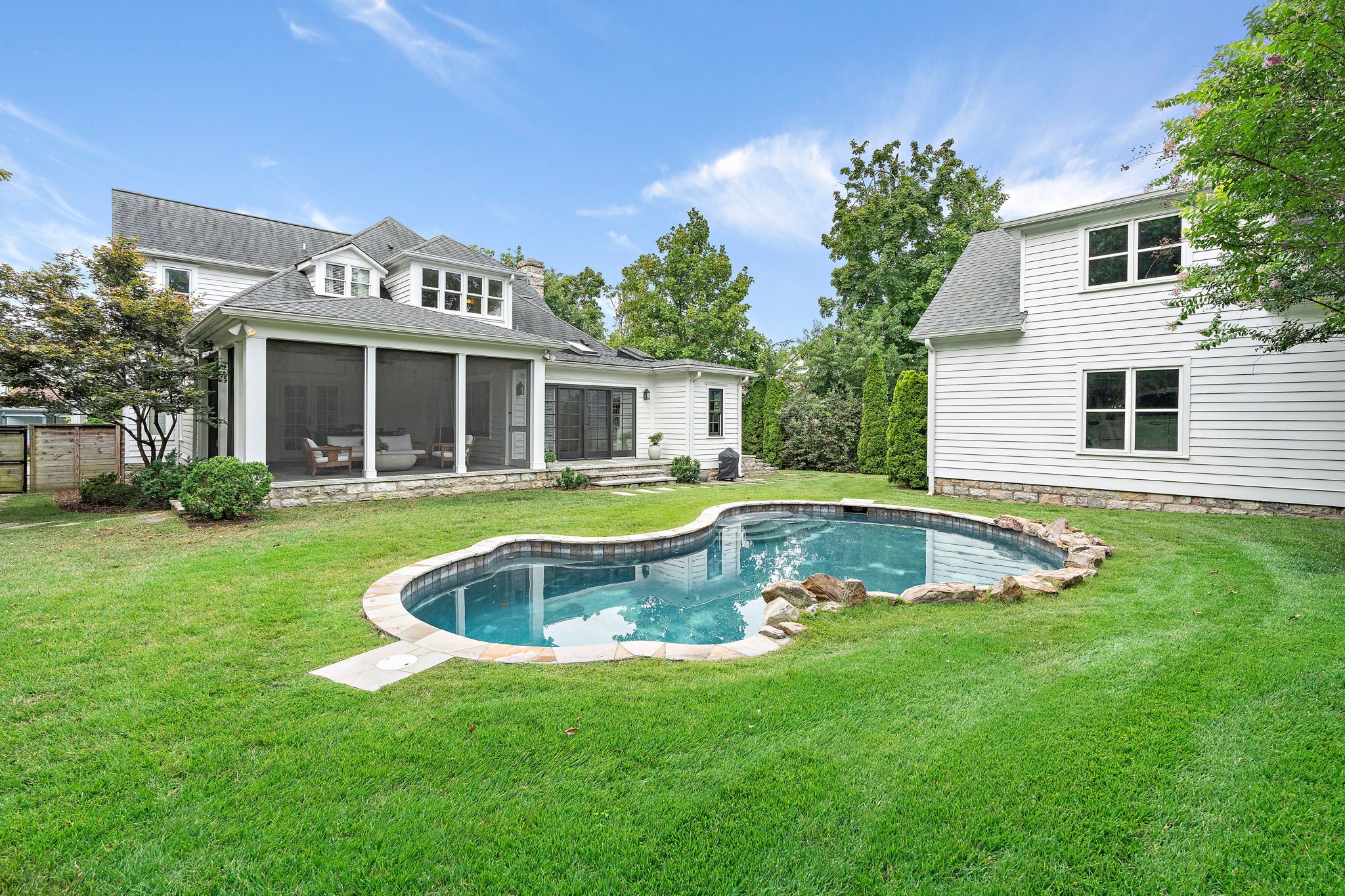 1104 Halcyon Ave