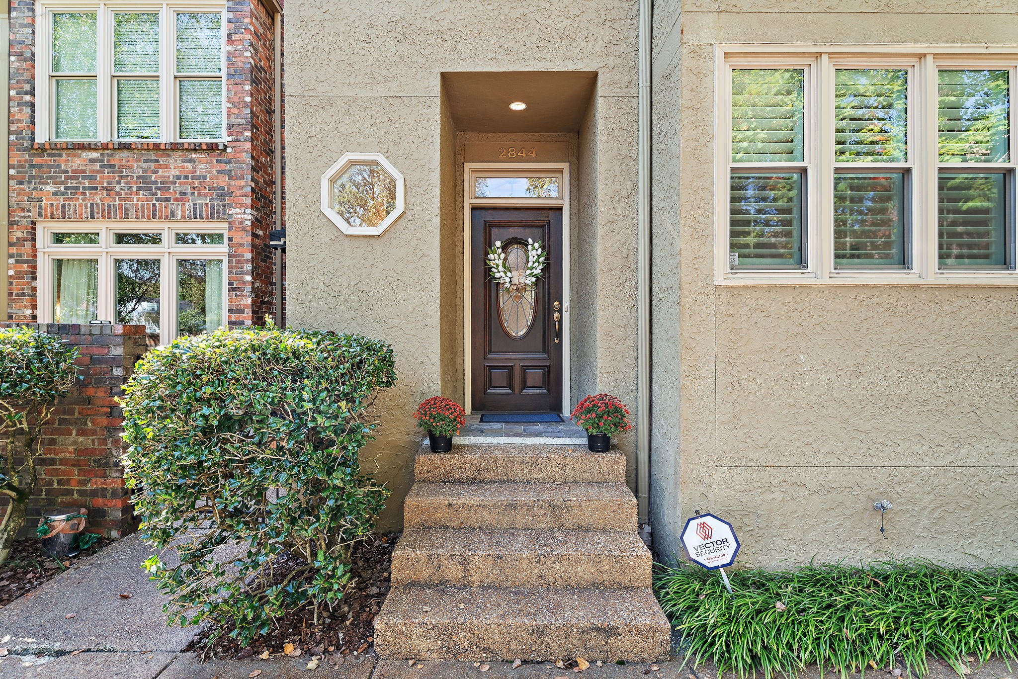 2844 Woodlawn Dr