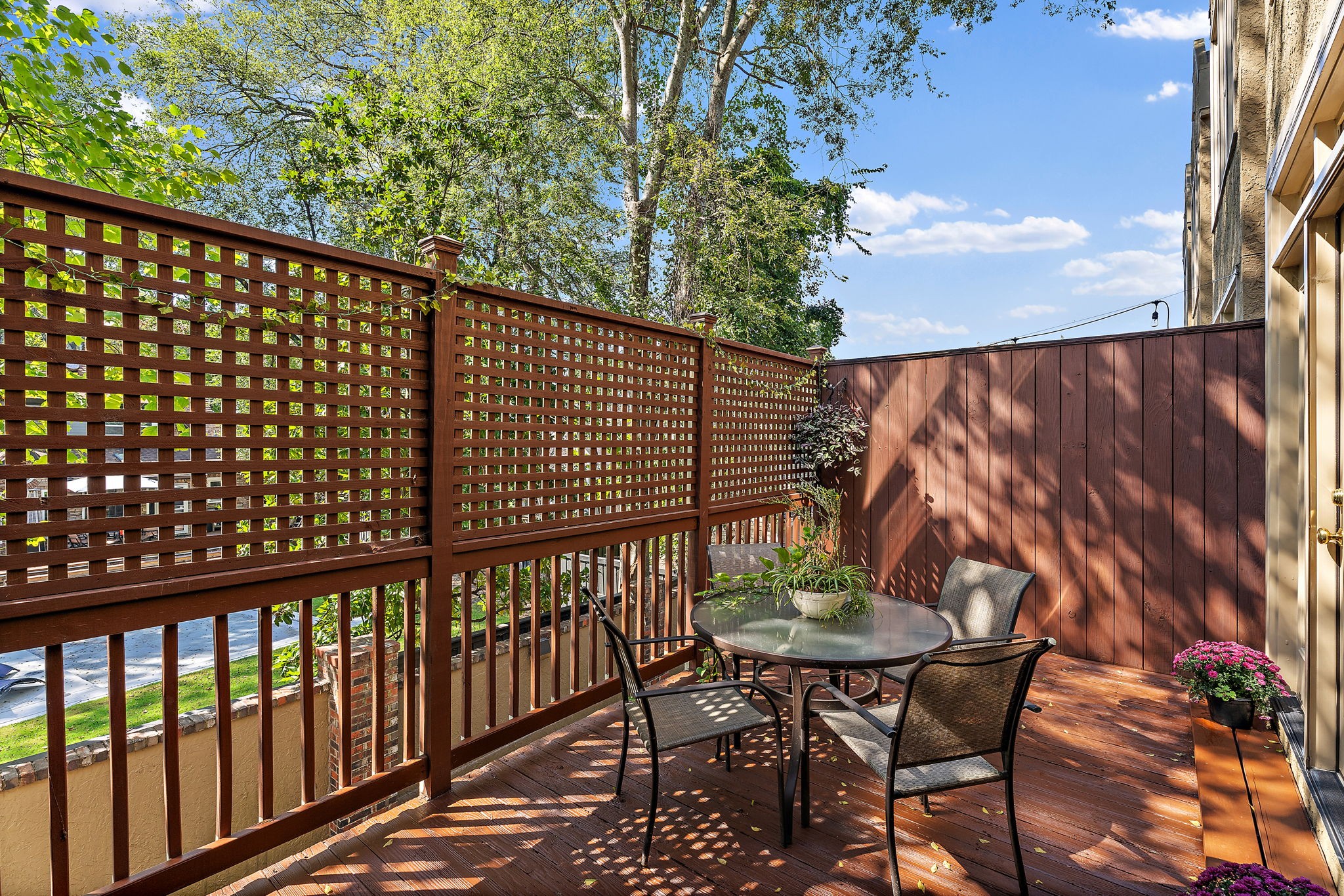 2844 Woodlawn Dr