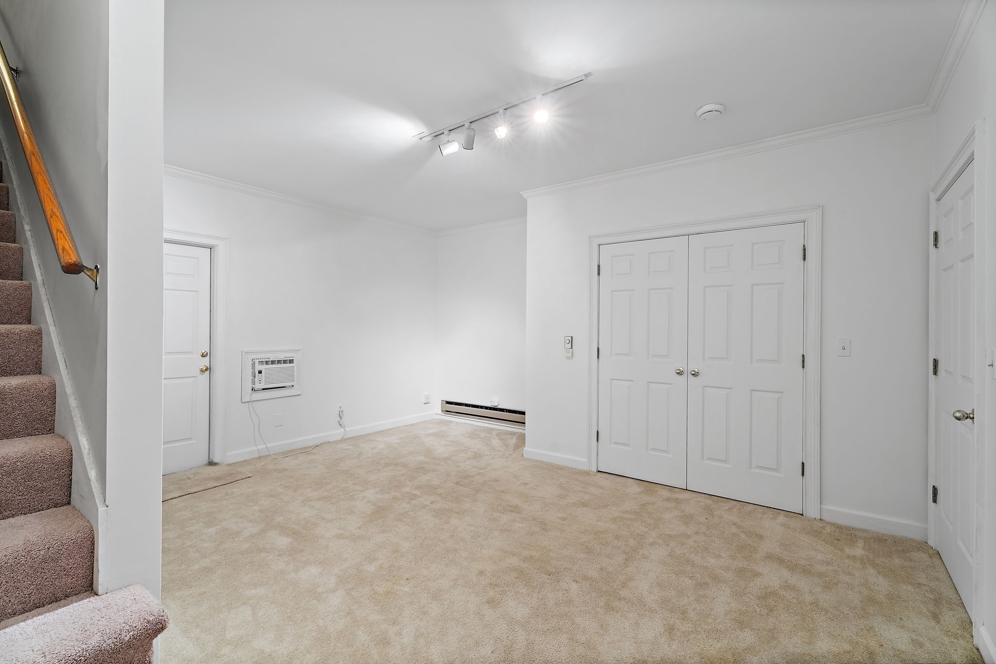 2844 Woodlawn Dr