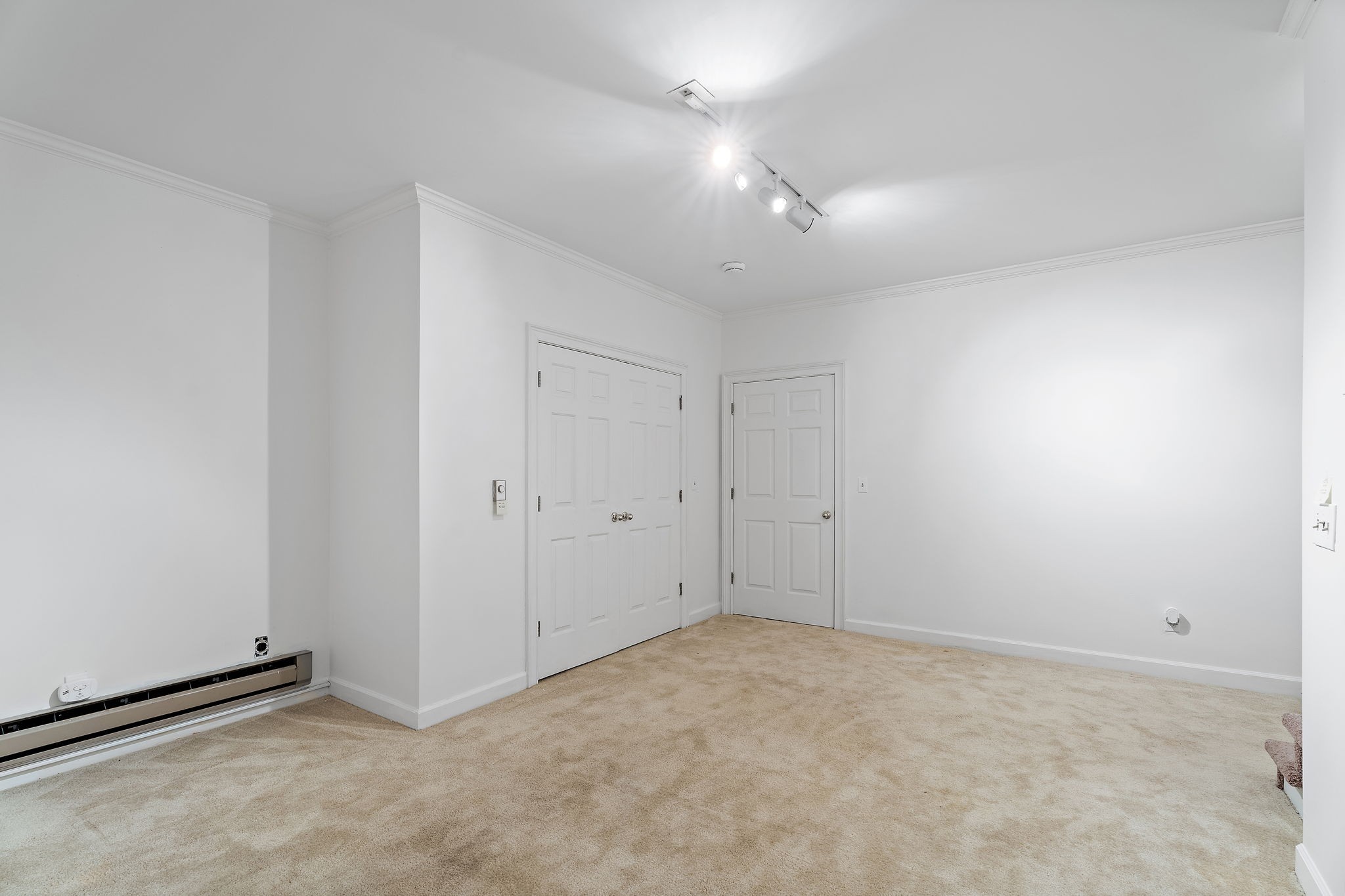 2844 Woodlawn Dr