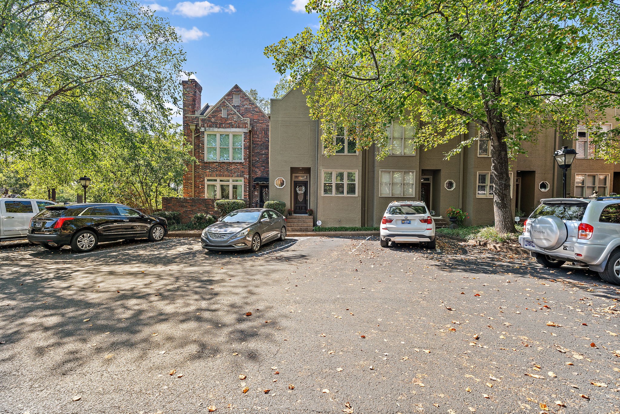 2844 Woodlawn Dr