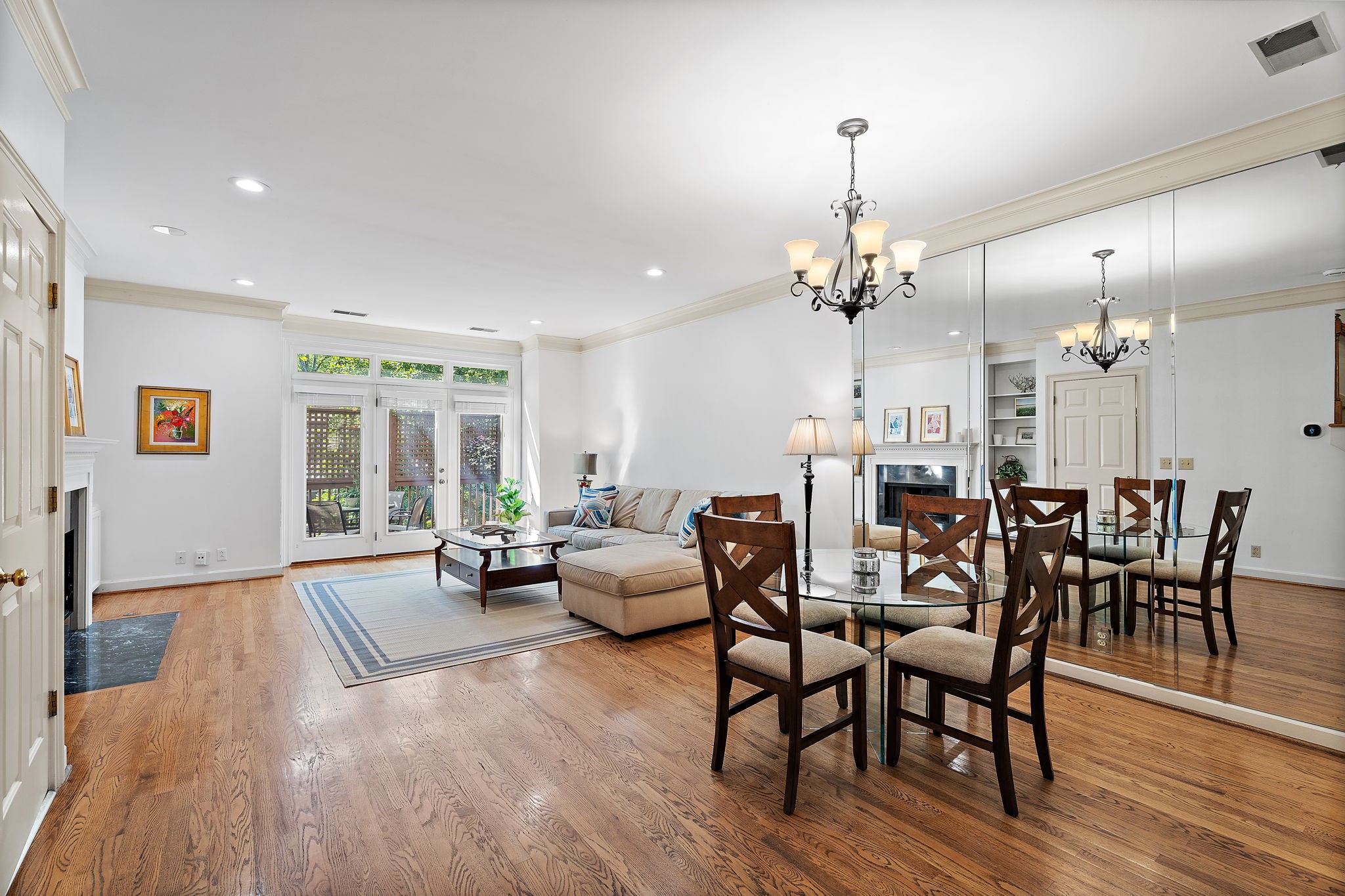 2844 Woodlawn Dr