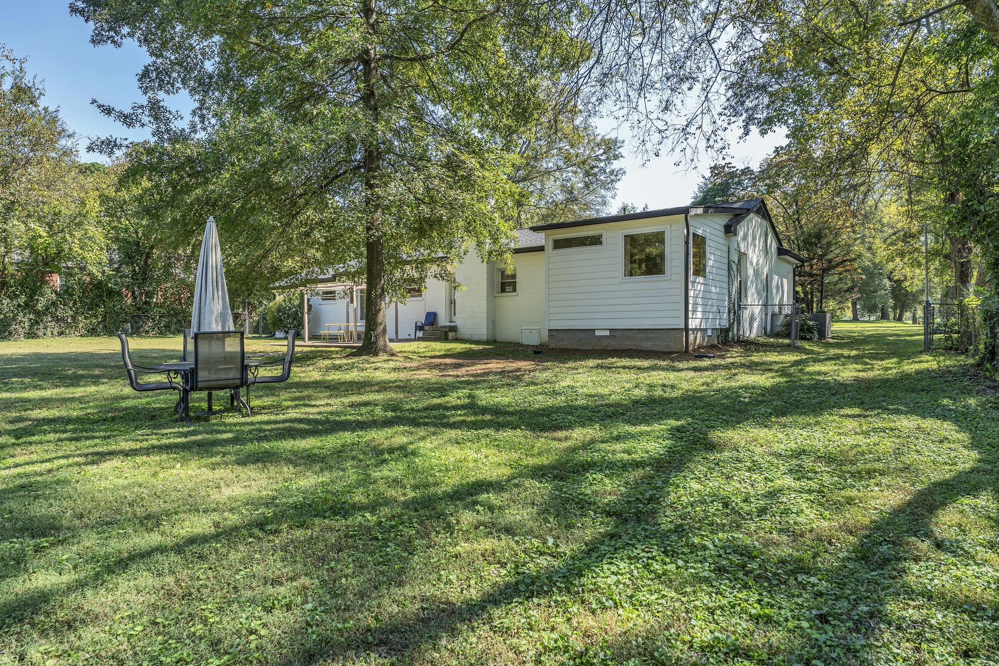321 Lawndale Dr
