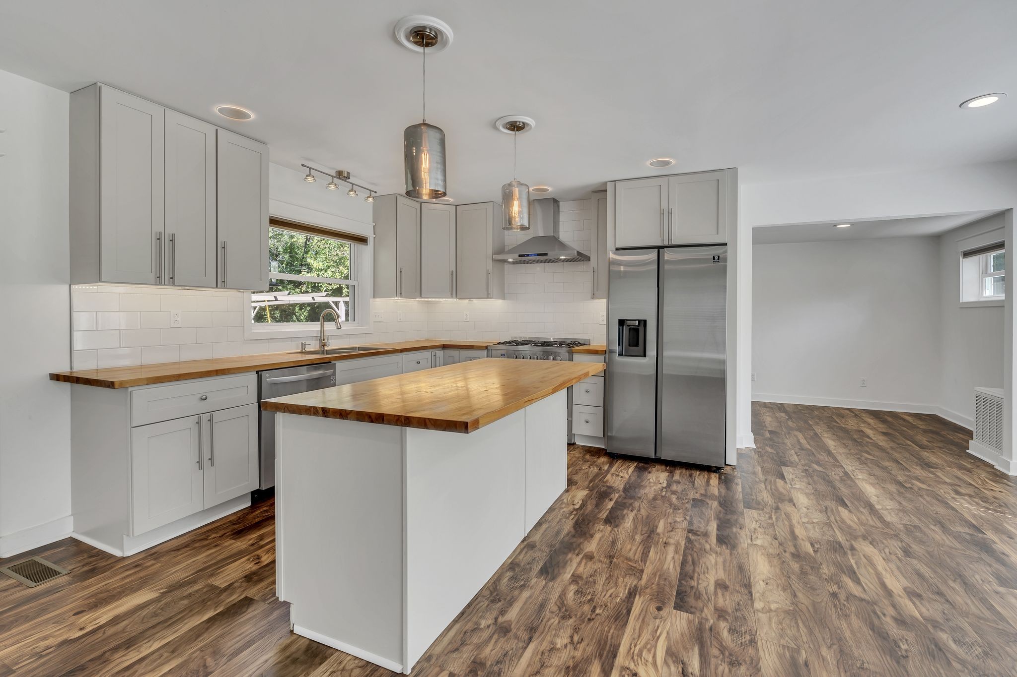 321 Lawndale Dr