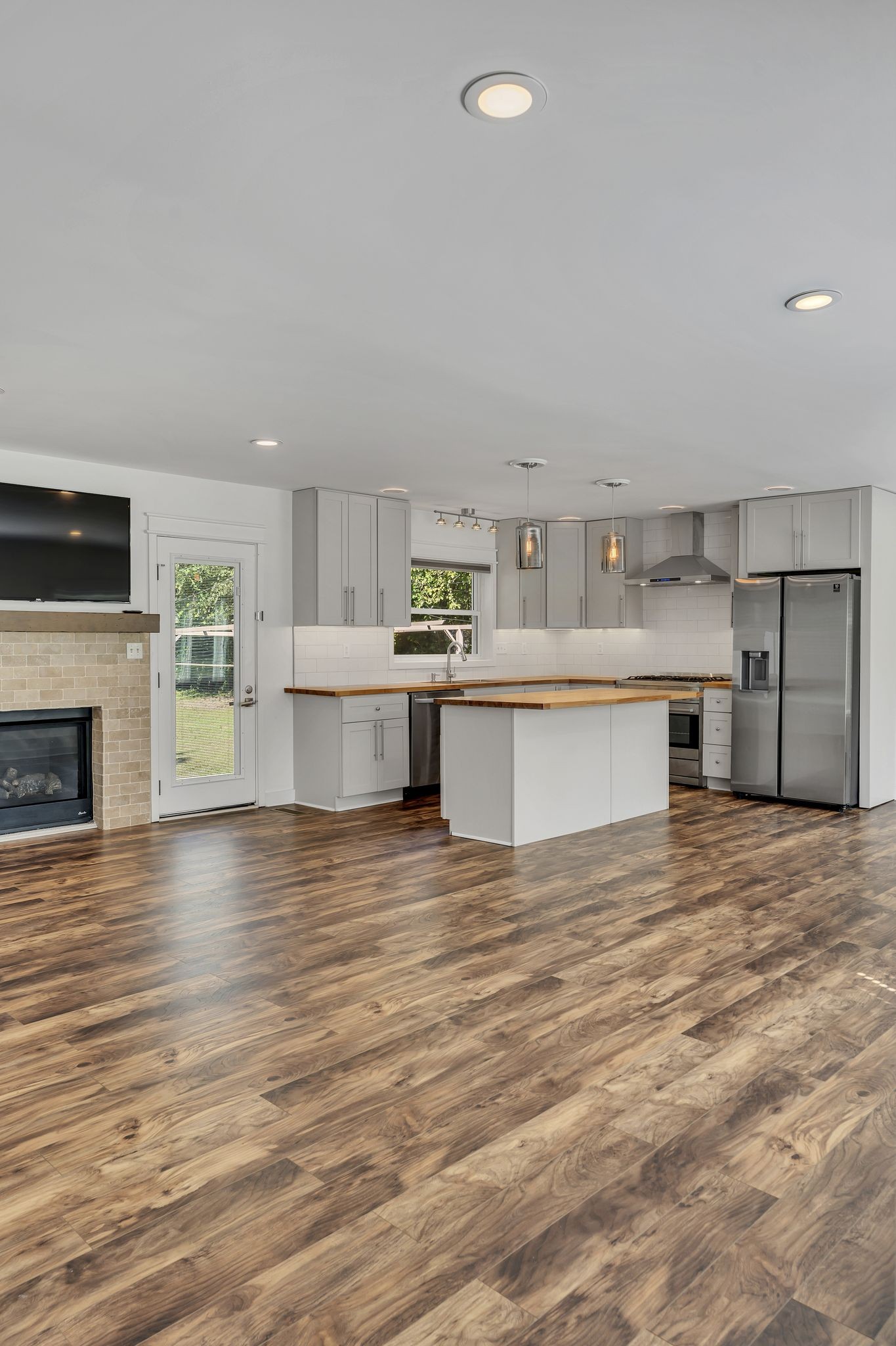 321 Lawndale Dr