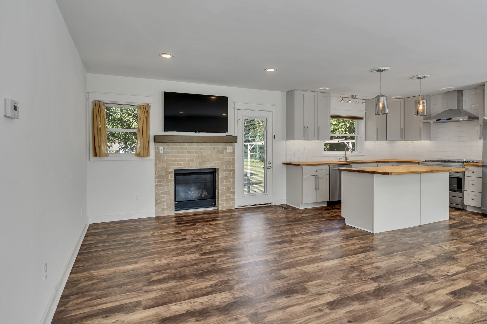 321 Lawndale Dr