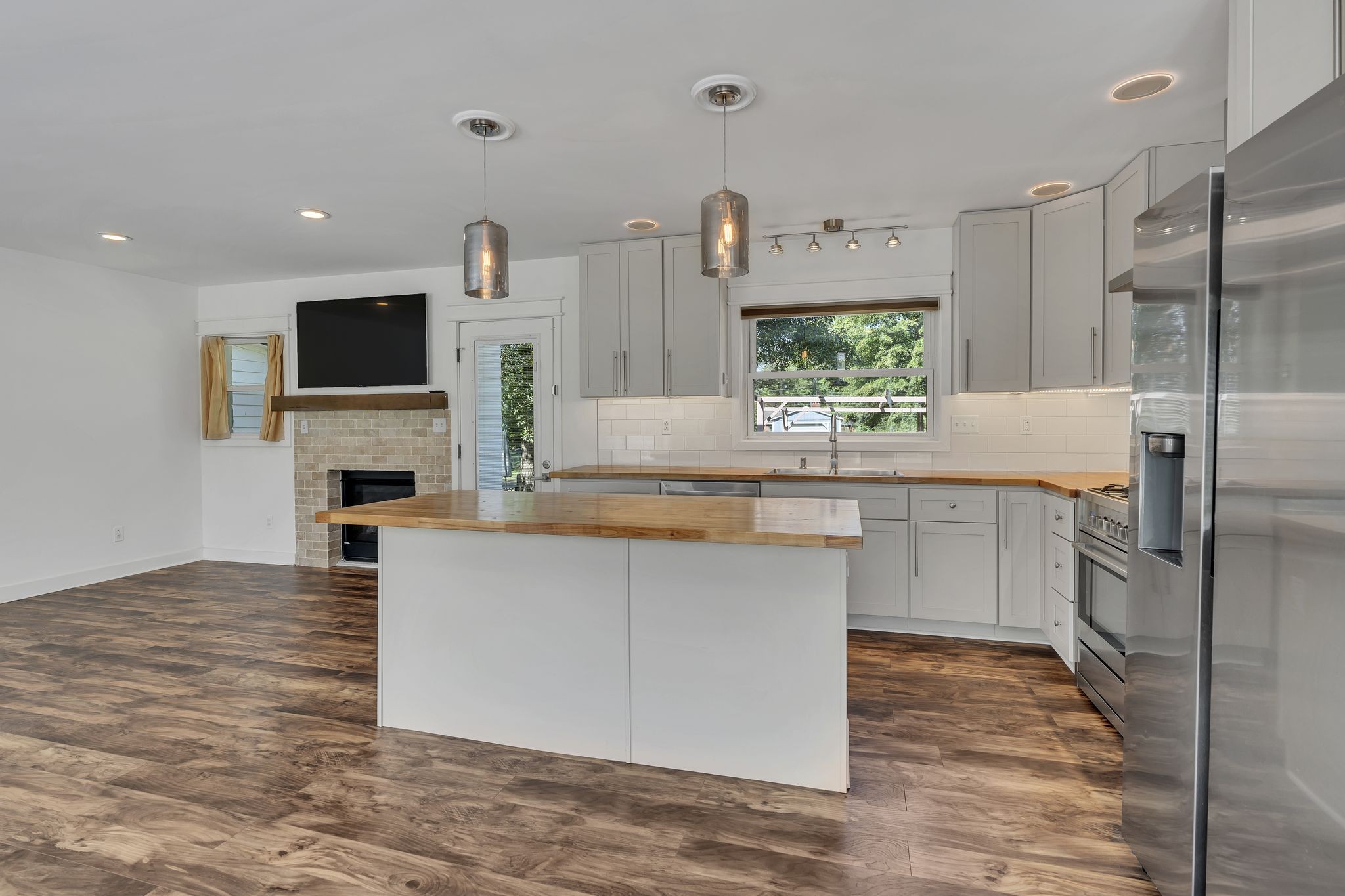 321 Lawndale Dr