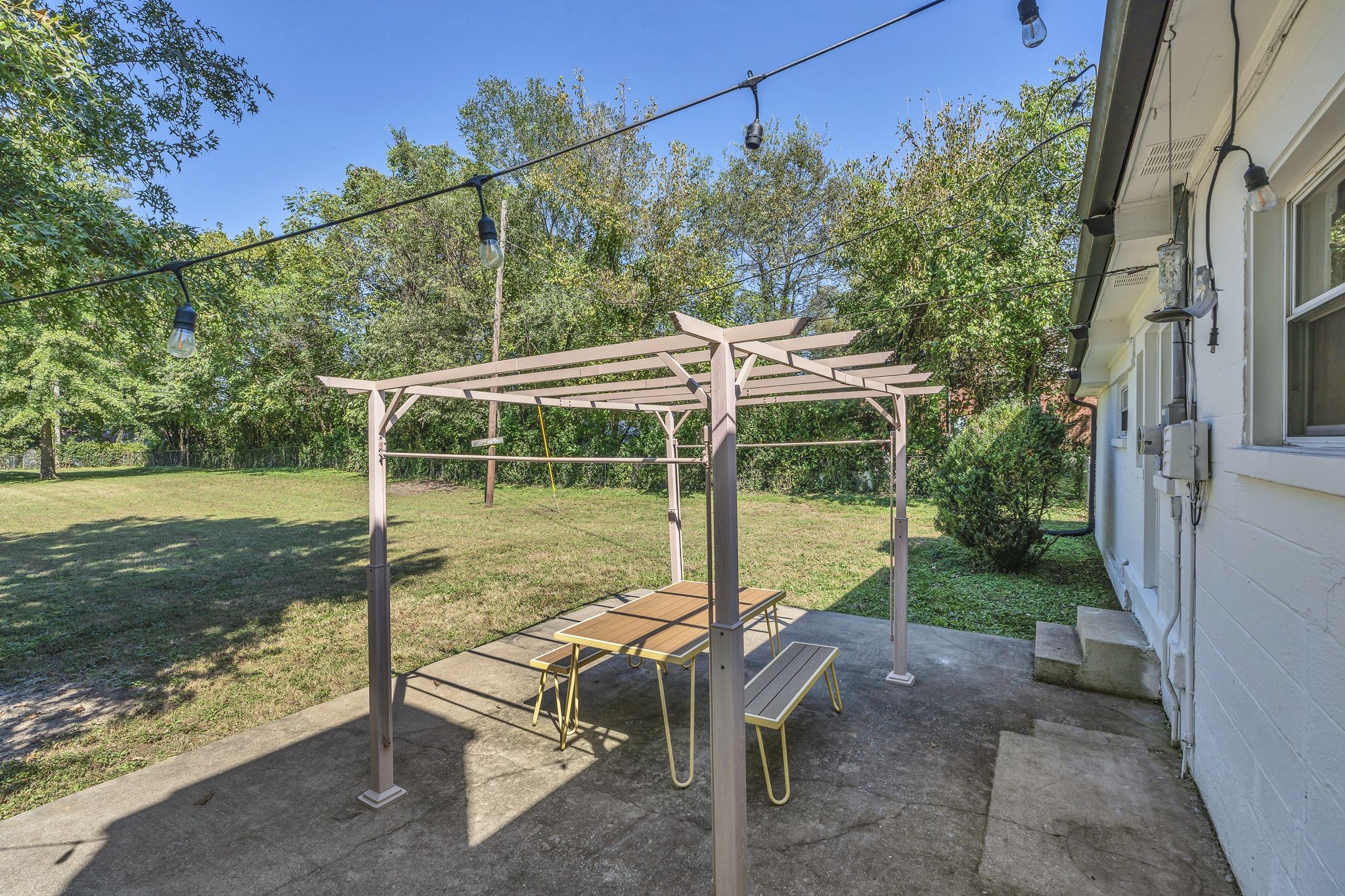 321 Lawndale Dr