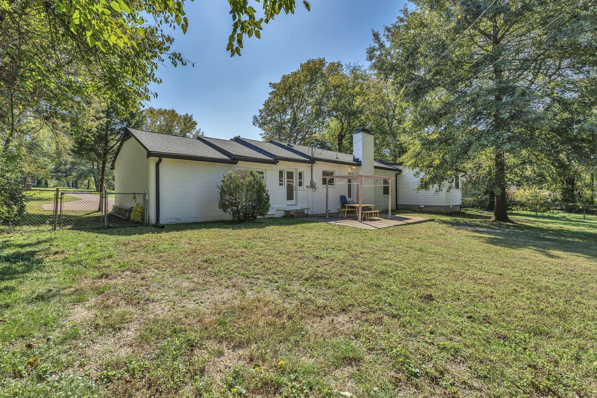 321 Lawndale Dr