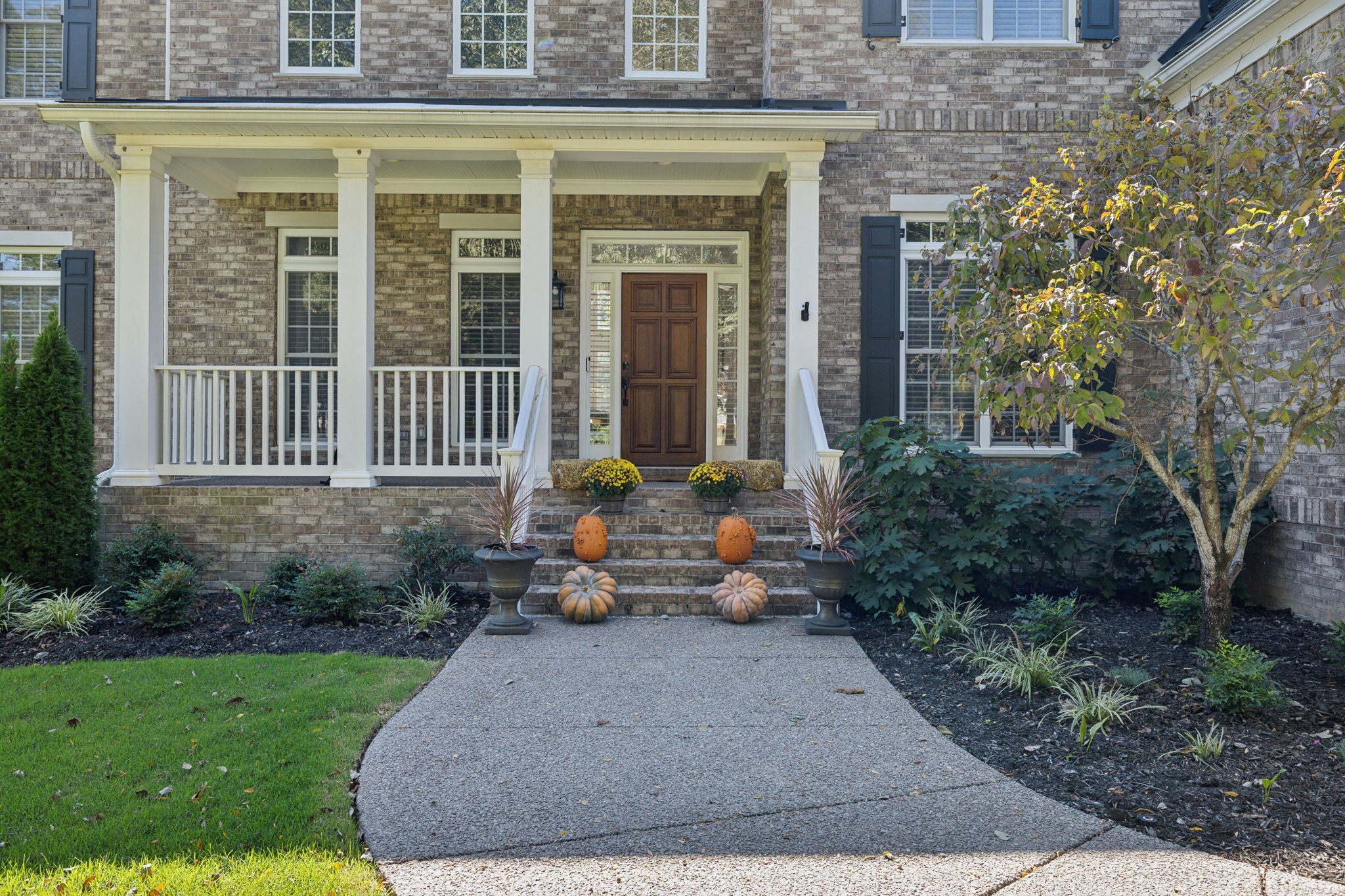 6884 Walnut Hills Dr