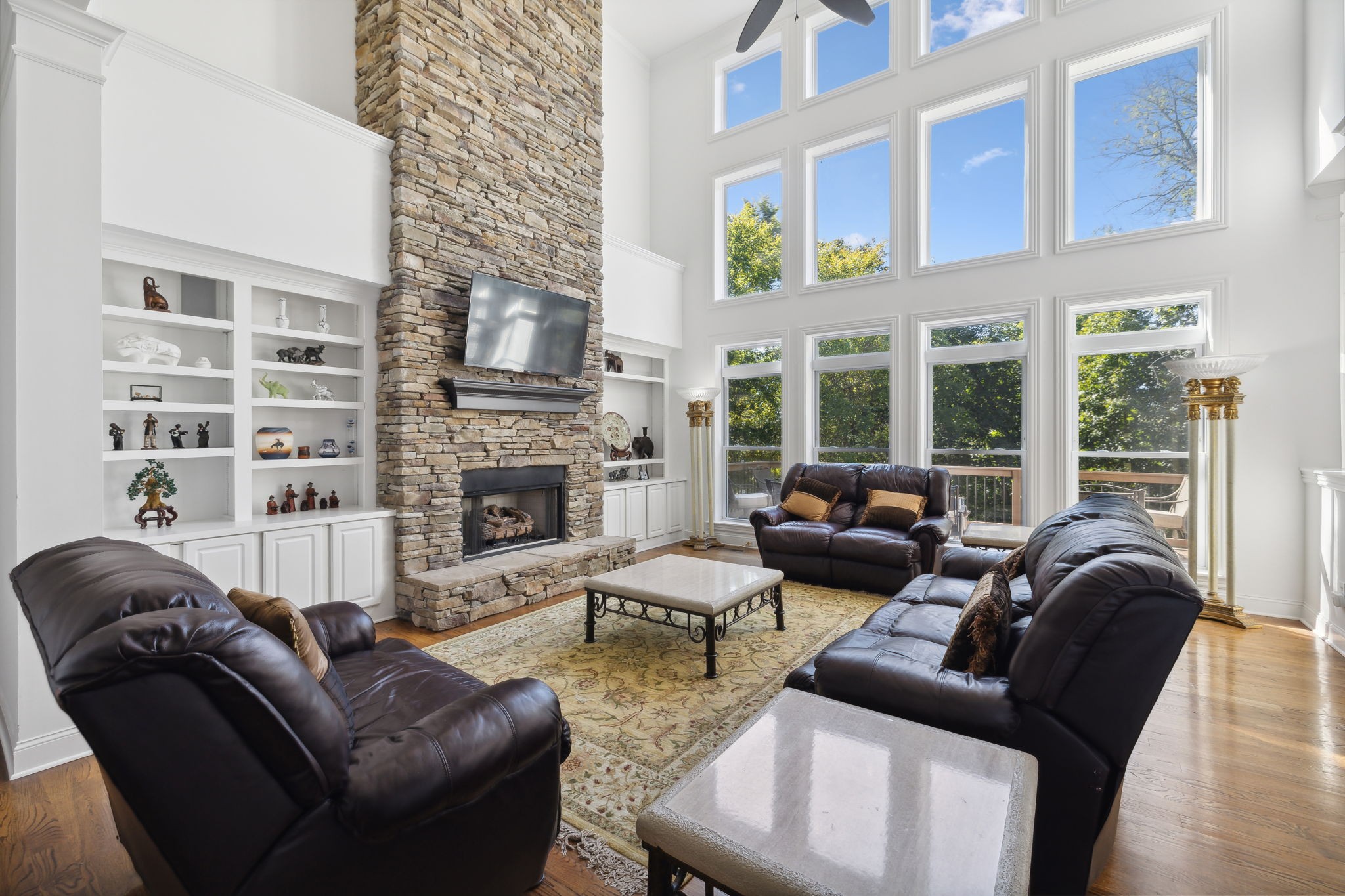 6884 Walnut Hills Dr