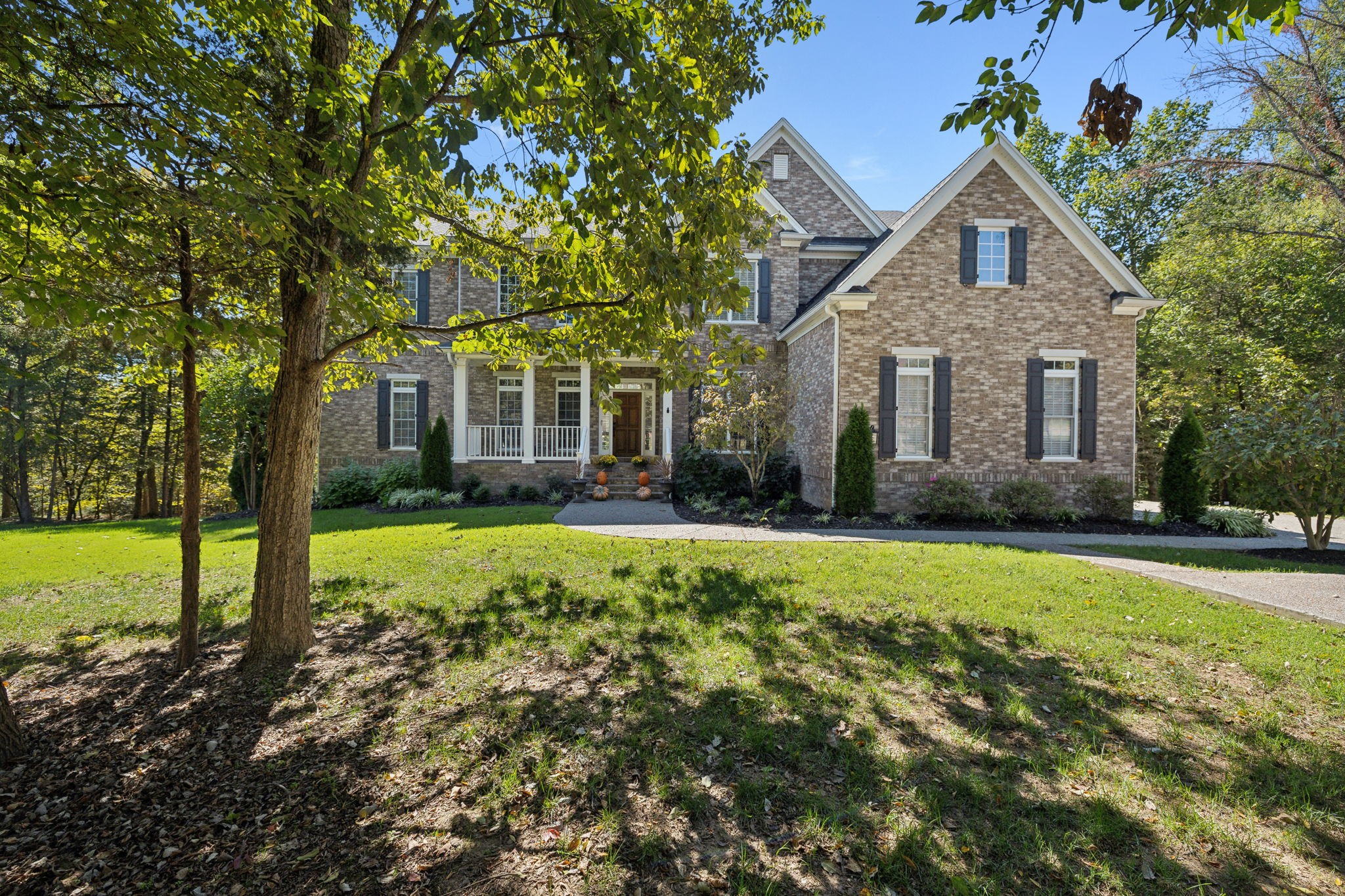 6884 Walnut Hills Dr