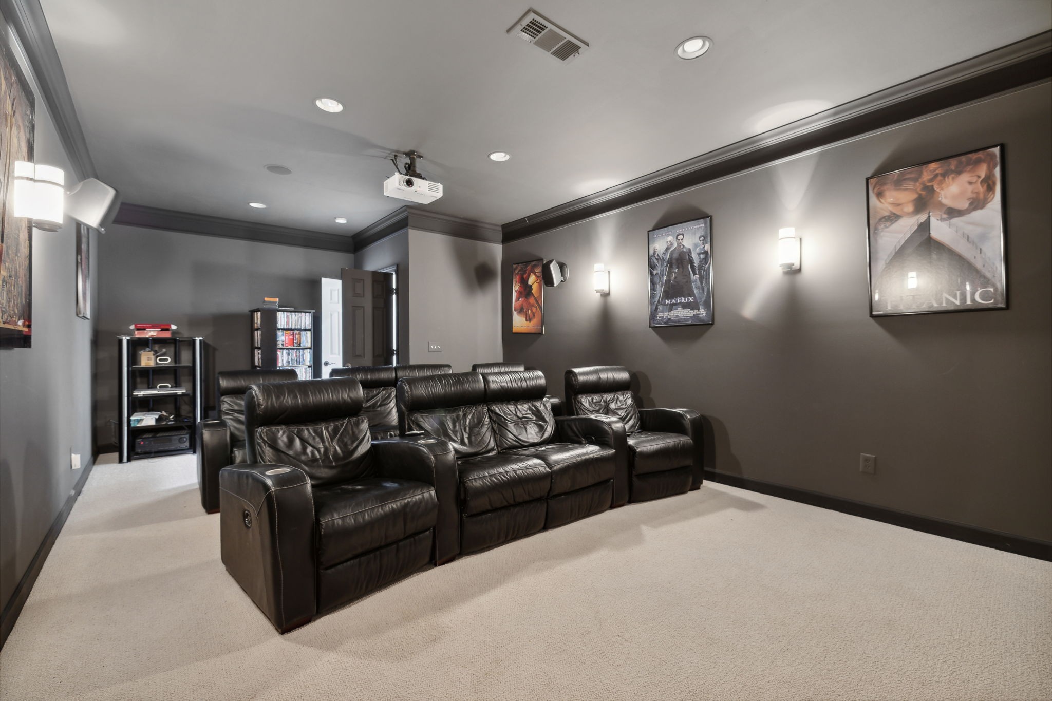 6884 Walnut Hills Dr