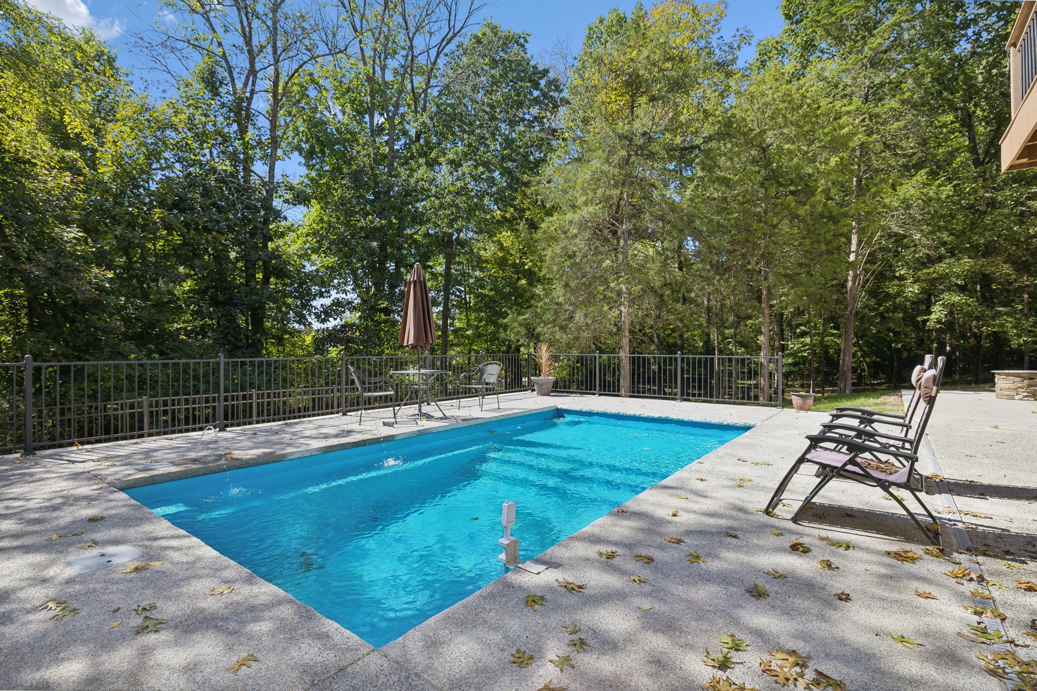 6884 Walnut Hills Dr