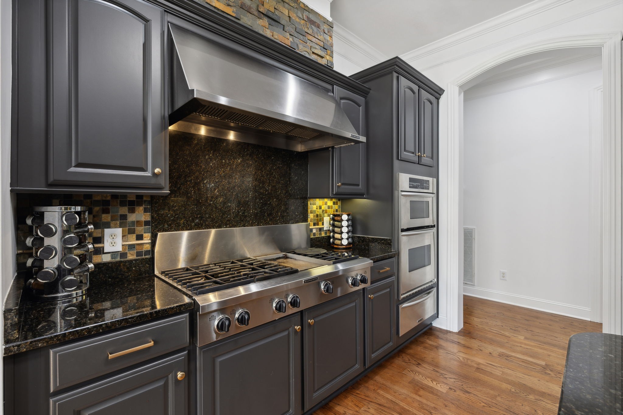 6884 Walnut Hills Dr