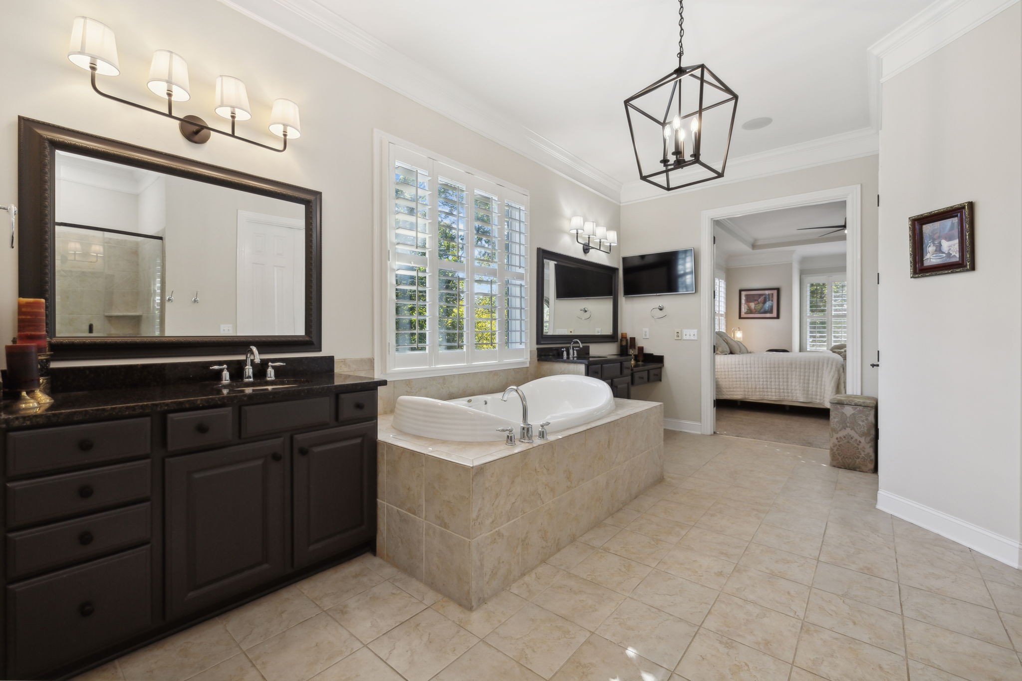 6884 Walnut Hills Dr